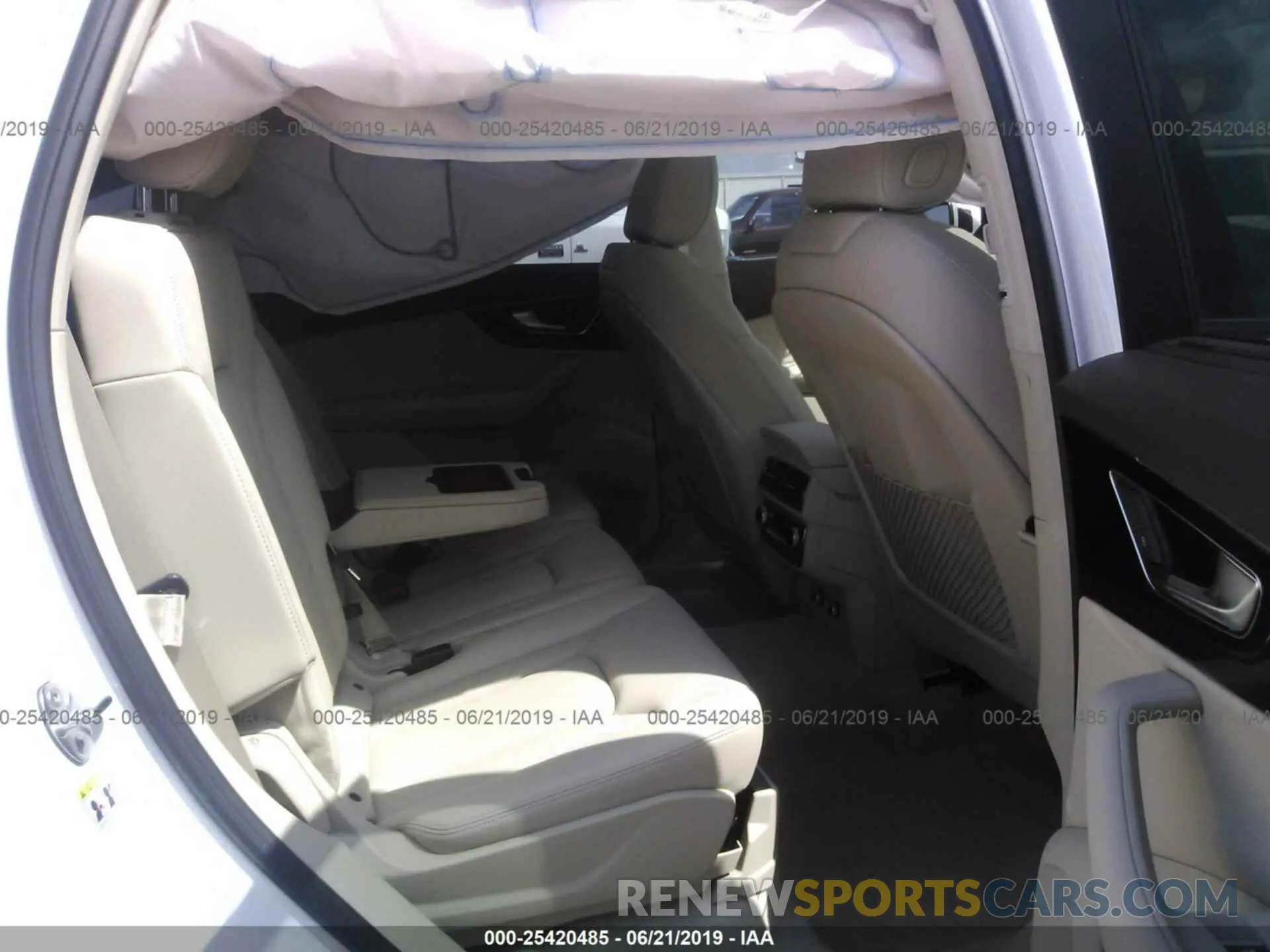 8 Photograph of a damaged car WA1VAAF78KD036425 AUDI Q7 2019