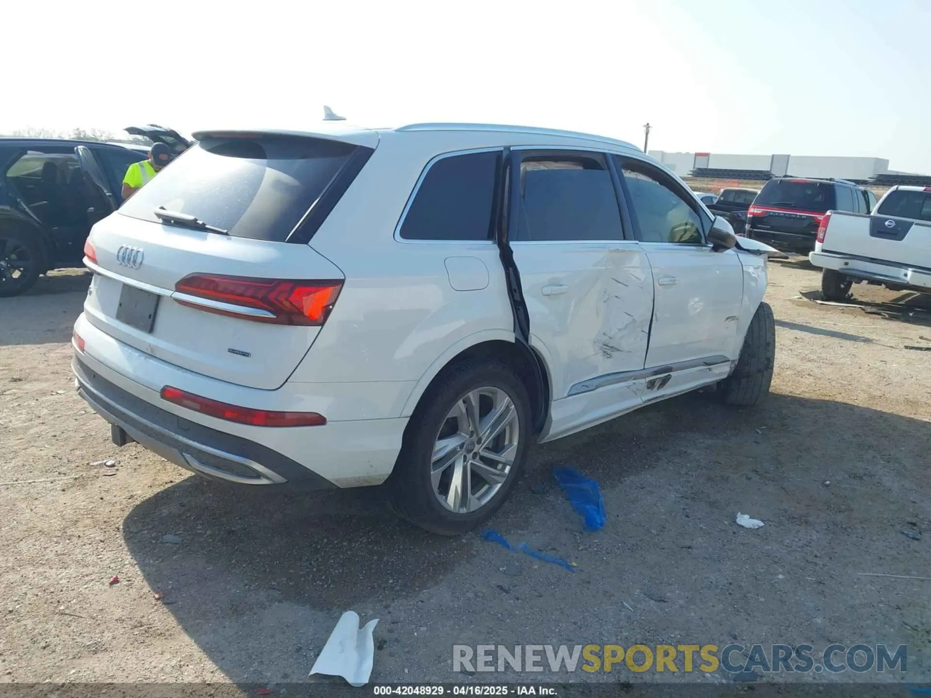 4 Photograph of a damaged car WA1AXAF73LD007509 AUDI Q7 2020