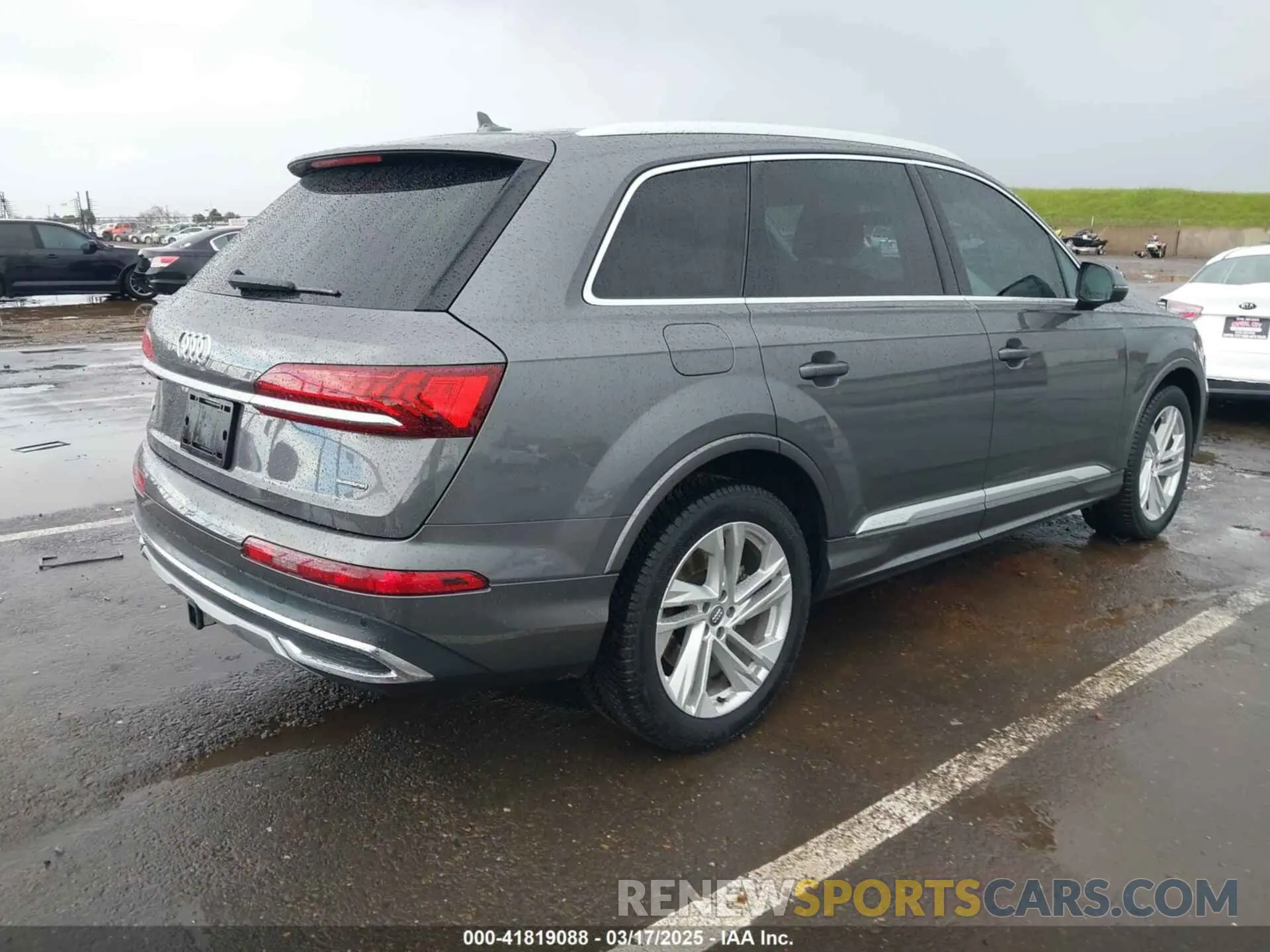 4 Photograph of a damaged car WA1AXAF77LD003544 AUDI Q7 2020