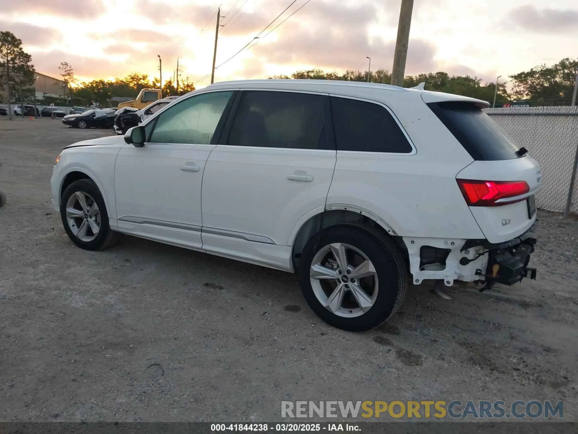 3 Фотография поврежденного автомобиля WA1AXAF72MD033536 AUDI Q7 2021
