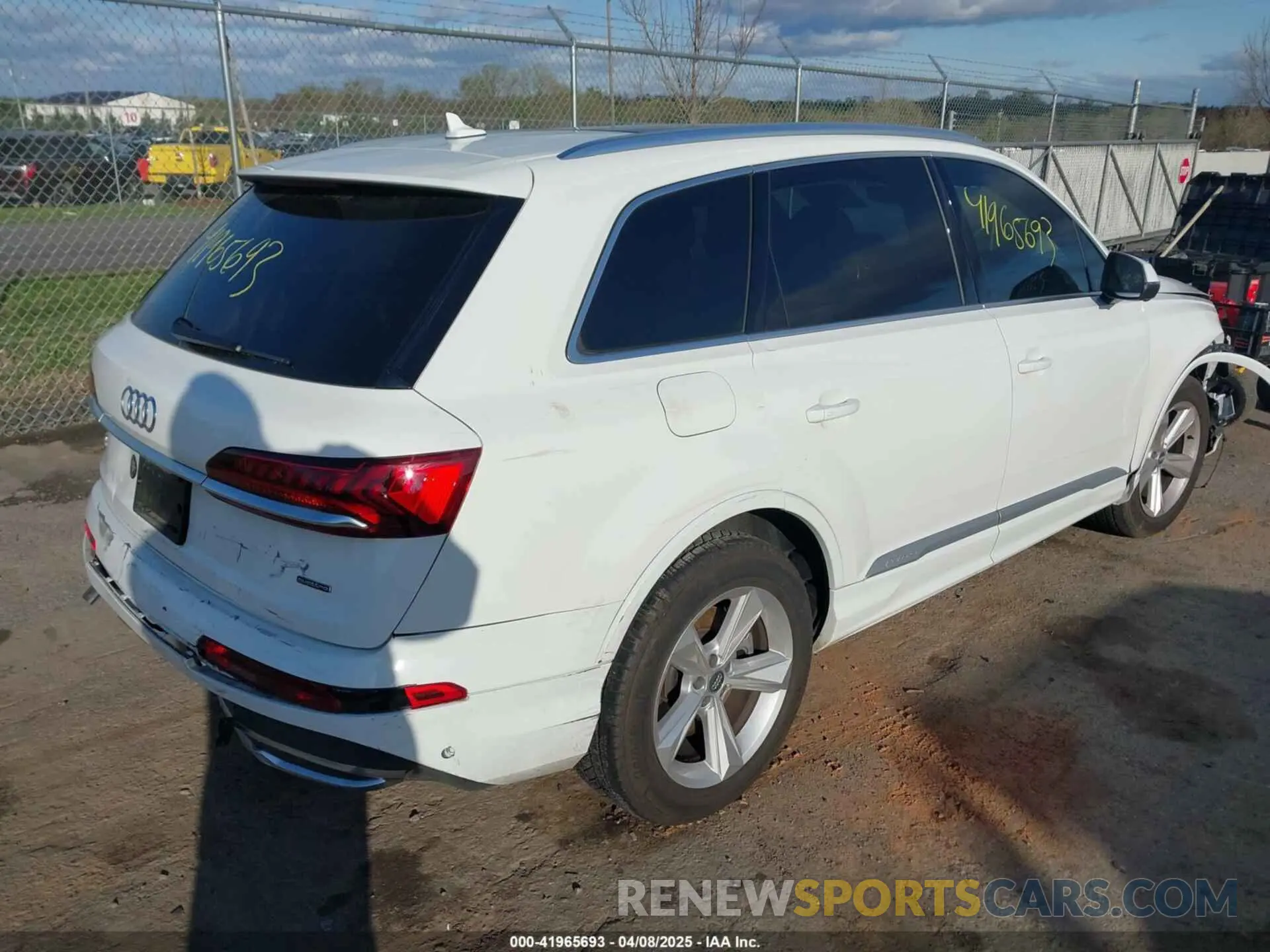 4 Photograph of a damaged car WA1AXAF75MD000241 AUDI Q7 2021