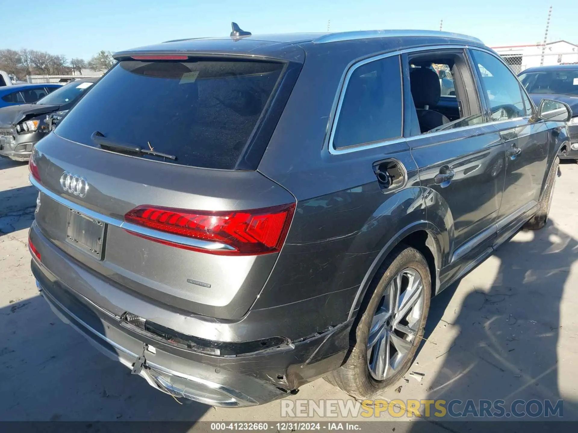 4 Photograph of a damaged car WA1LJAF77MD040847 AUDI Q7 2021