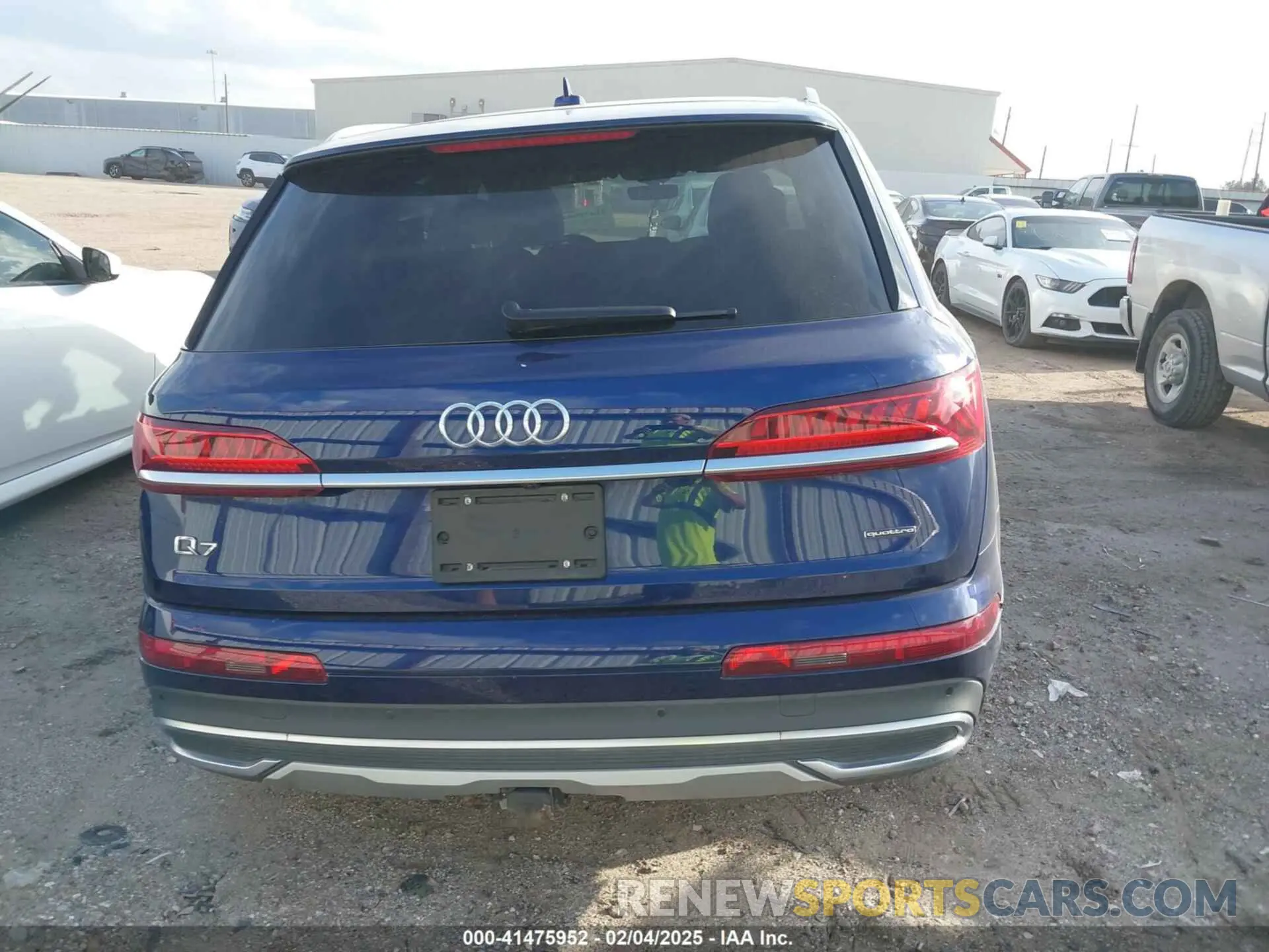 17 Photograph of a damaged car WA1LXAF72MD017846 AUDI Q7 2021