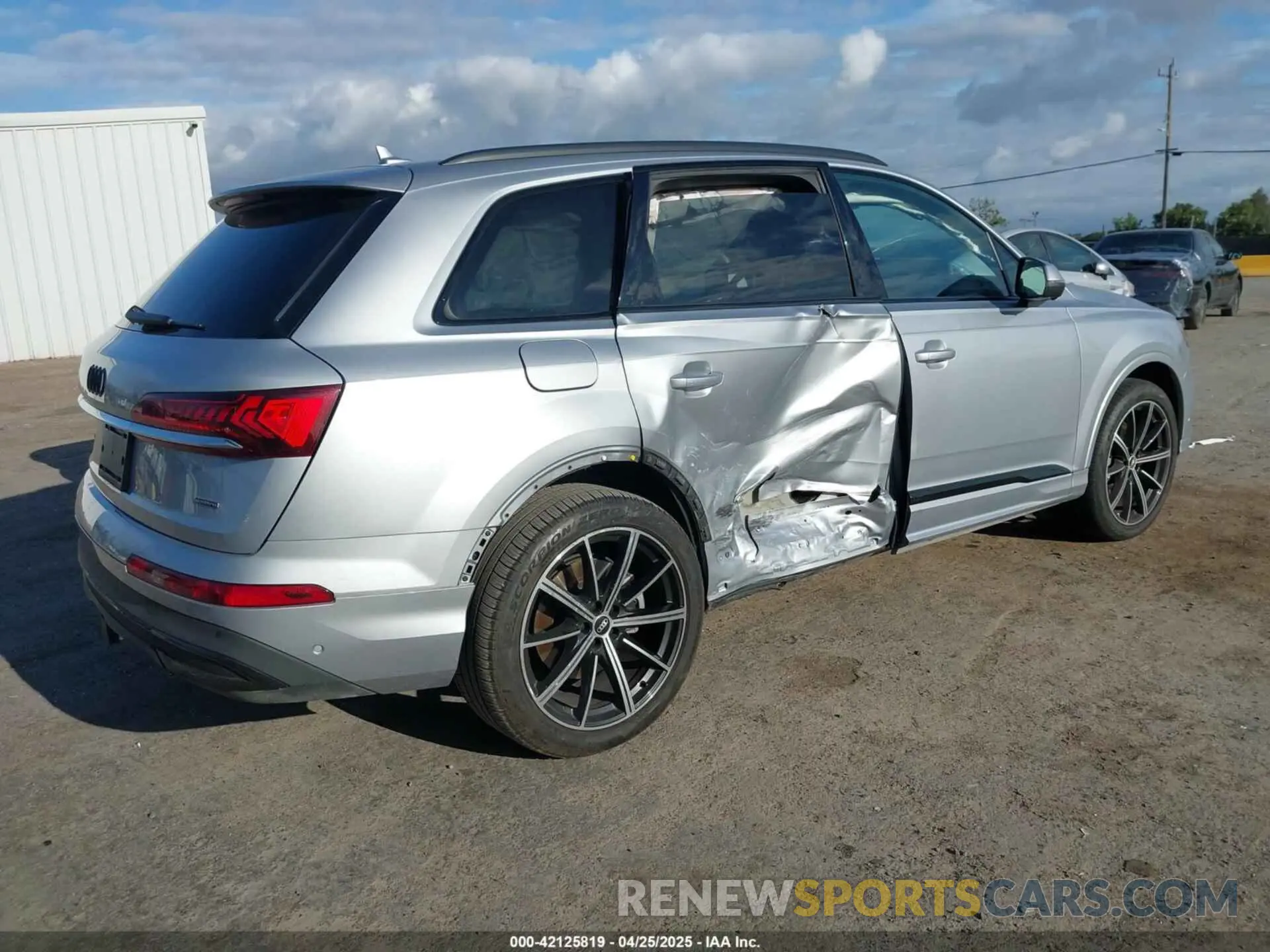 4 Фотография поврежденного автомобиля WA1LXAF74MD036771 AUDI Q7 2021