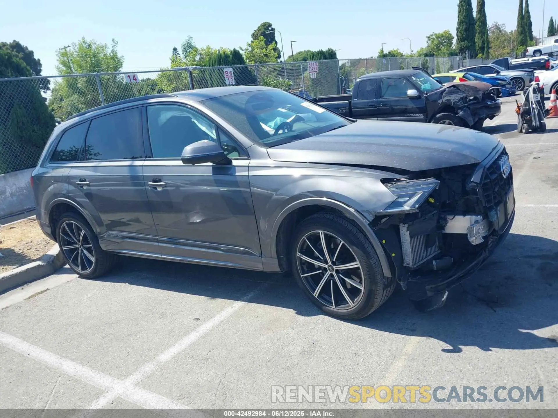 13 Фотография поврежденного автомобиля WA1LXAF75MD013368 AUDI Q7 2021