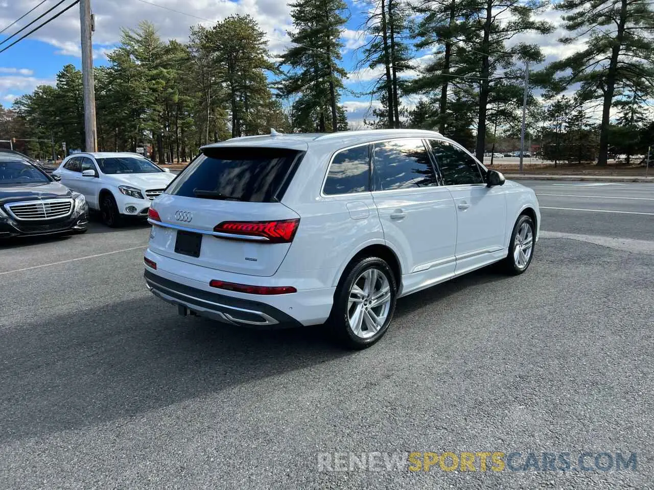 4 Photograph of a damaged car WA1LXAF77MD025392 AUDI Q7 2021