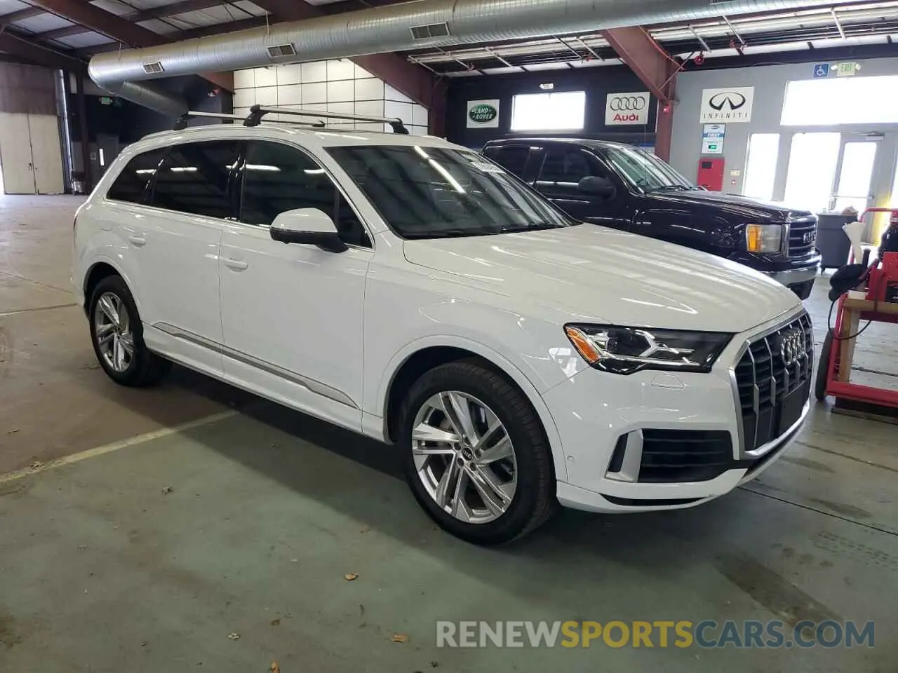 4 Photograph of a damaged car WA1LXAF78MD025935 AUDI Q7 2021