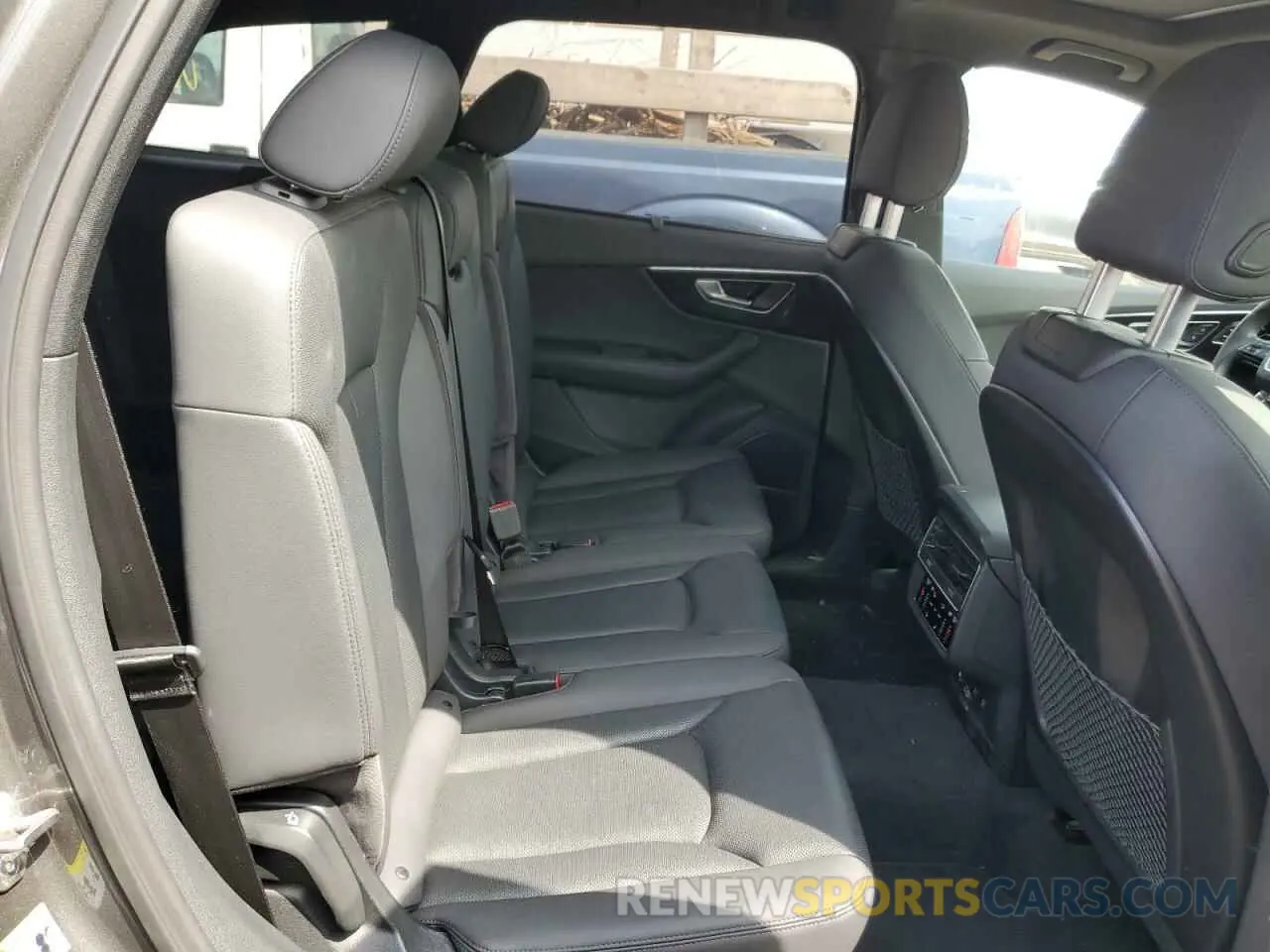 11 Photograph of a damaged car WA1VXAF72MD013689 AUDI Q7 2021