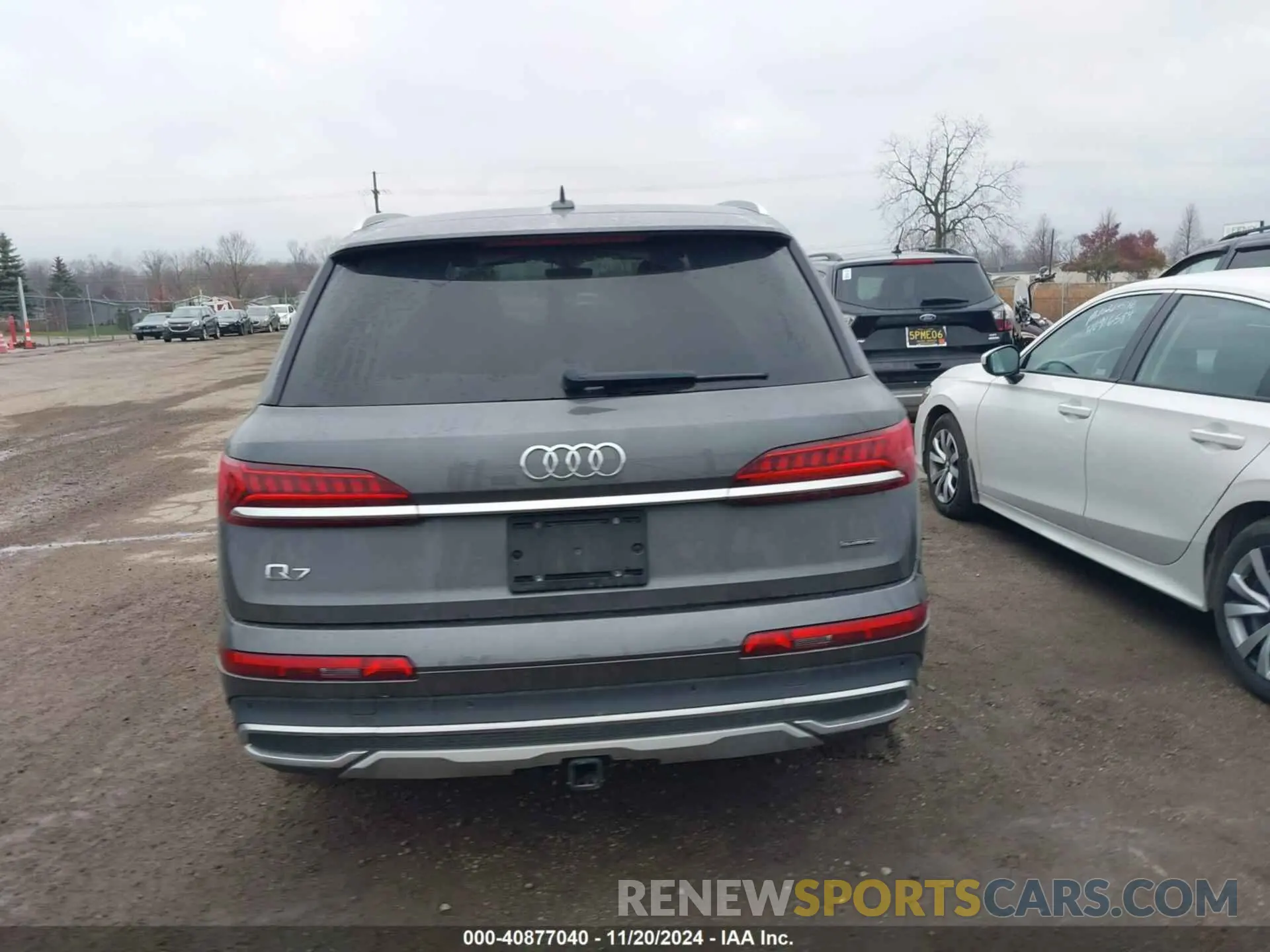 17 Photograph of a damaged car WA1VXAF77MD025076 AUDI Q7 2021