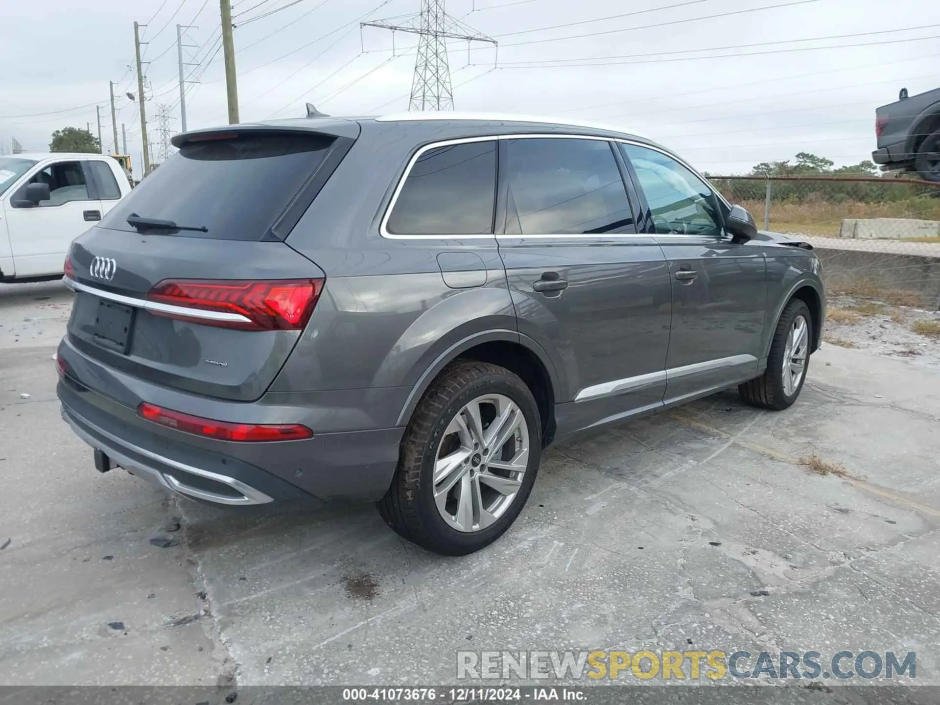 4 Photograph of a damaged car WA1LJBF70ND000892 AUDI Q7 2022