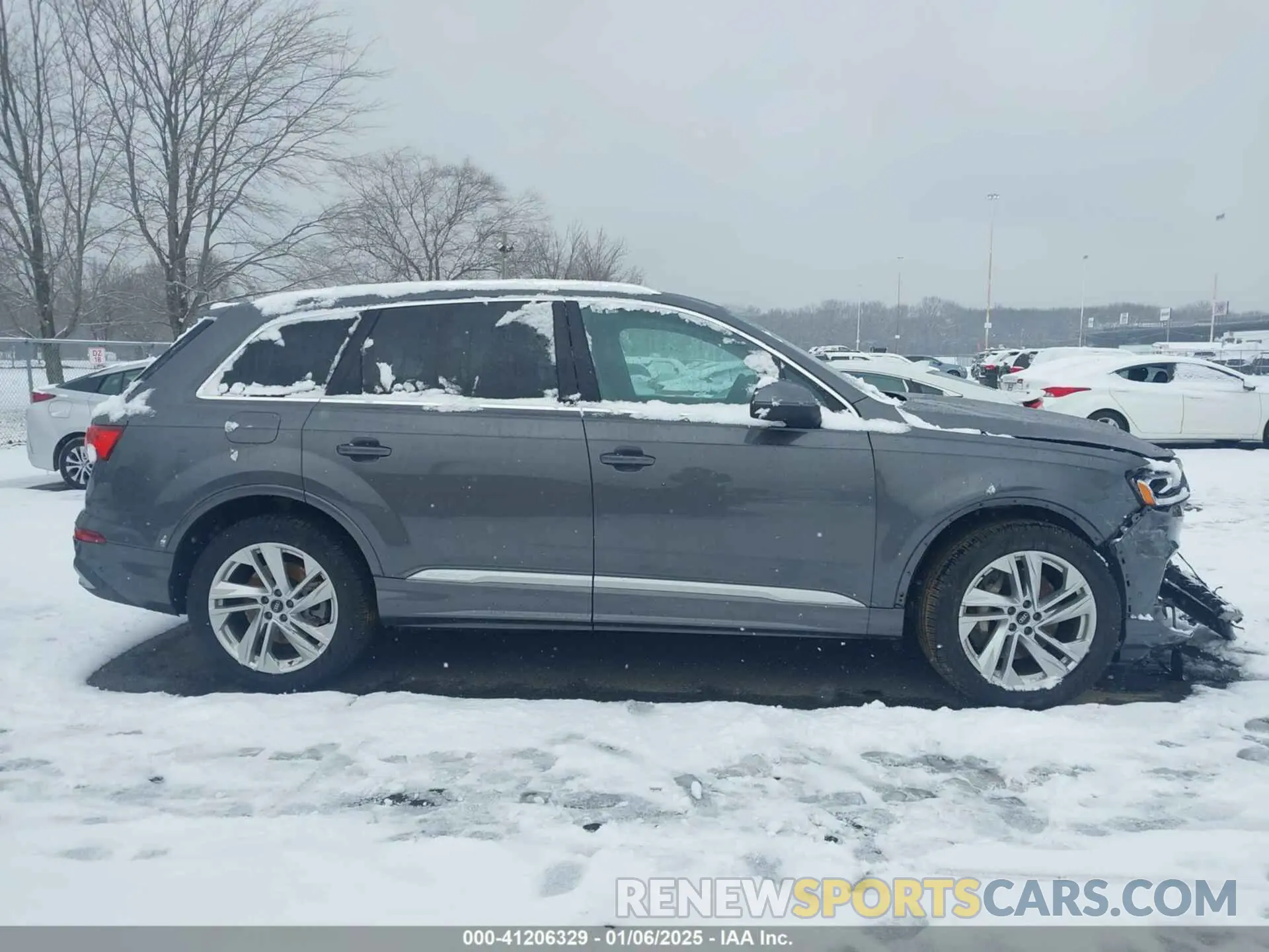 13 Photograph of a damaged car WA1LXBF71ND004884 AUDI Q7 2022