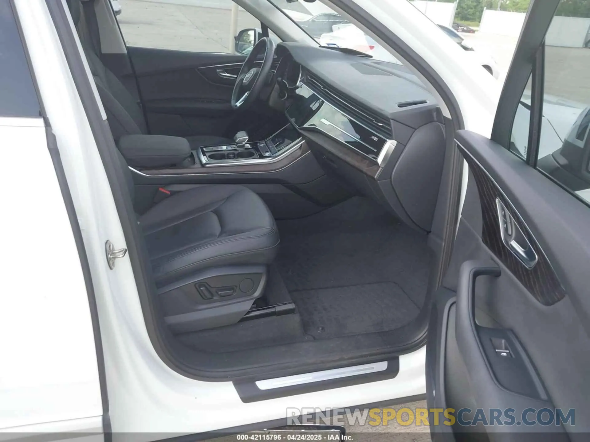 5 Photograph of a damaged car WA1LXBF71ND020244 AUDI Q7 2022