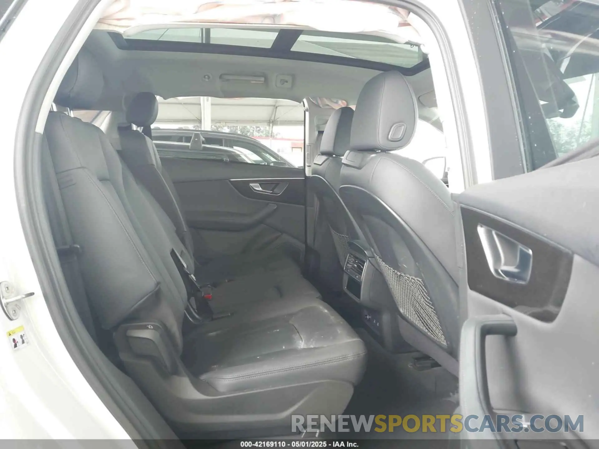 8 Photograph of a damaged car WA1LXBF75ND022305 AUDI Q7 2022