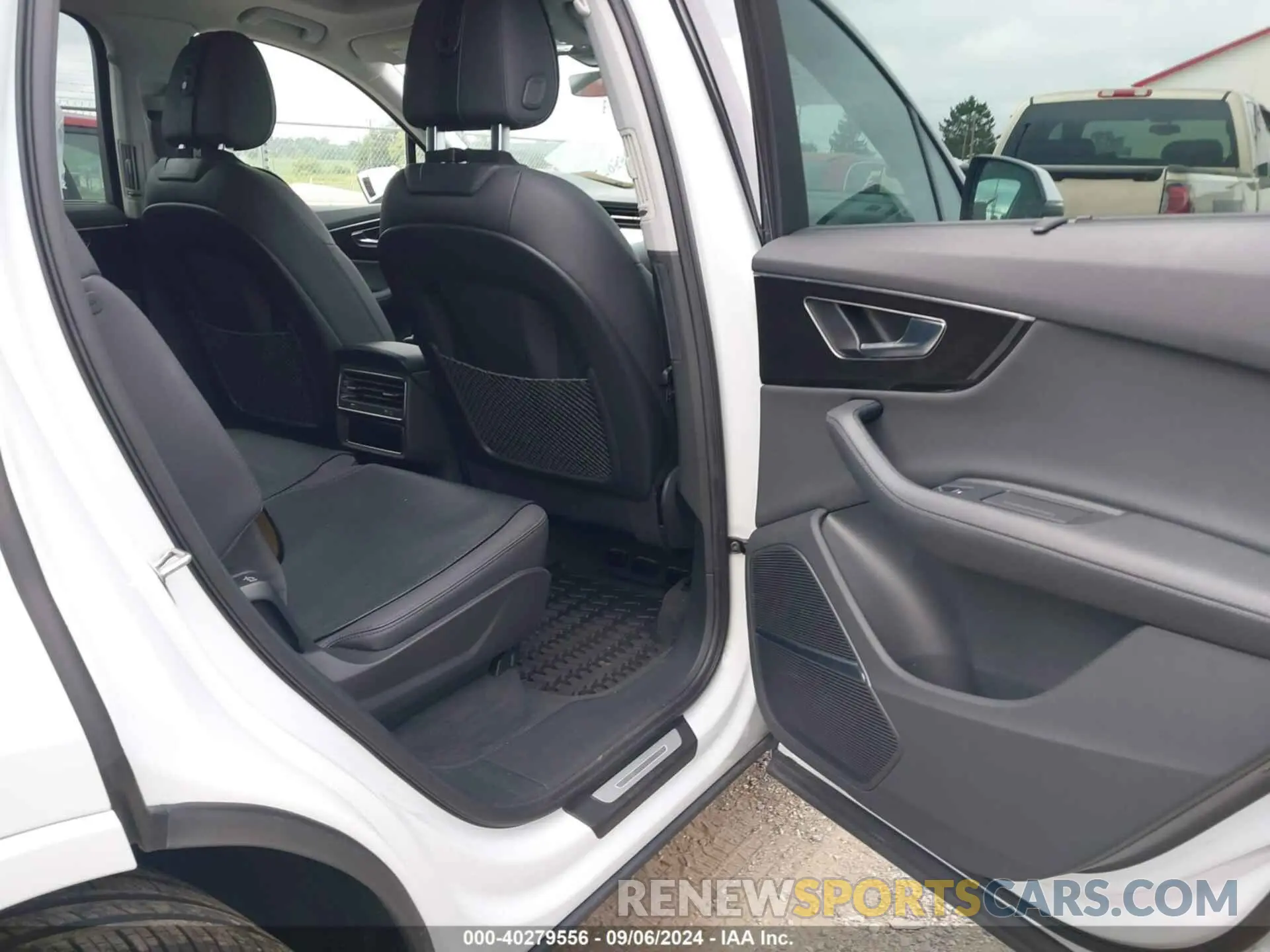 8 Photograph of a damaged car WA1LCBF74PD008040 AUDI Q7 2023
