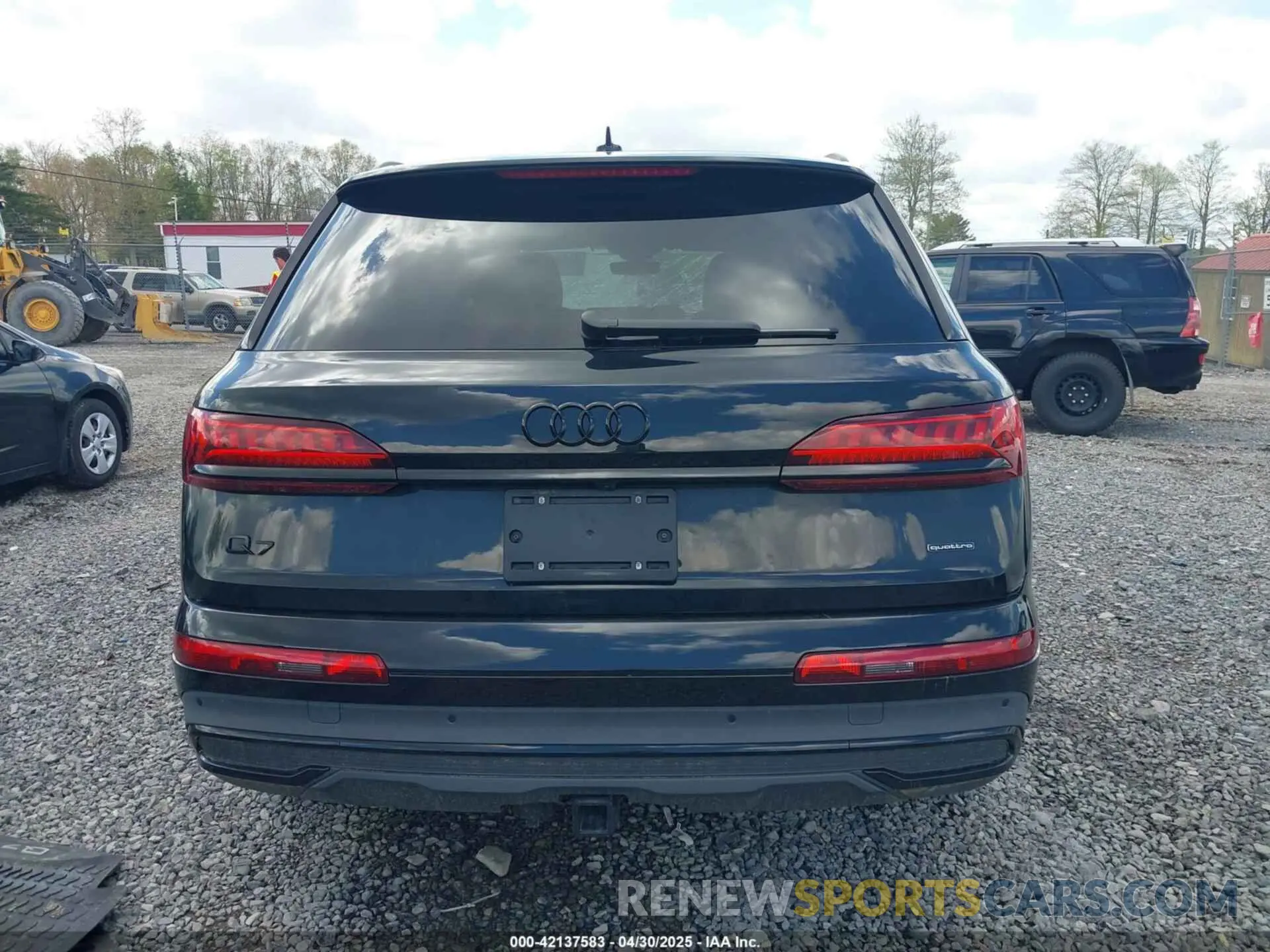 17 Photograph of a damaged car WA1LCBF7XPD007376 AUDI Q7 2023