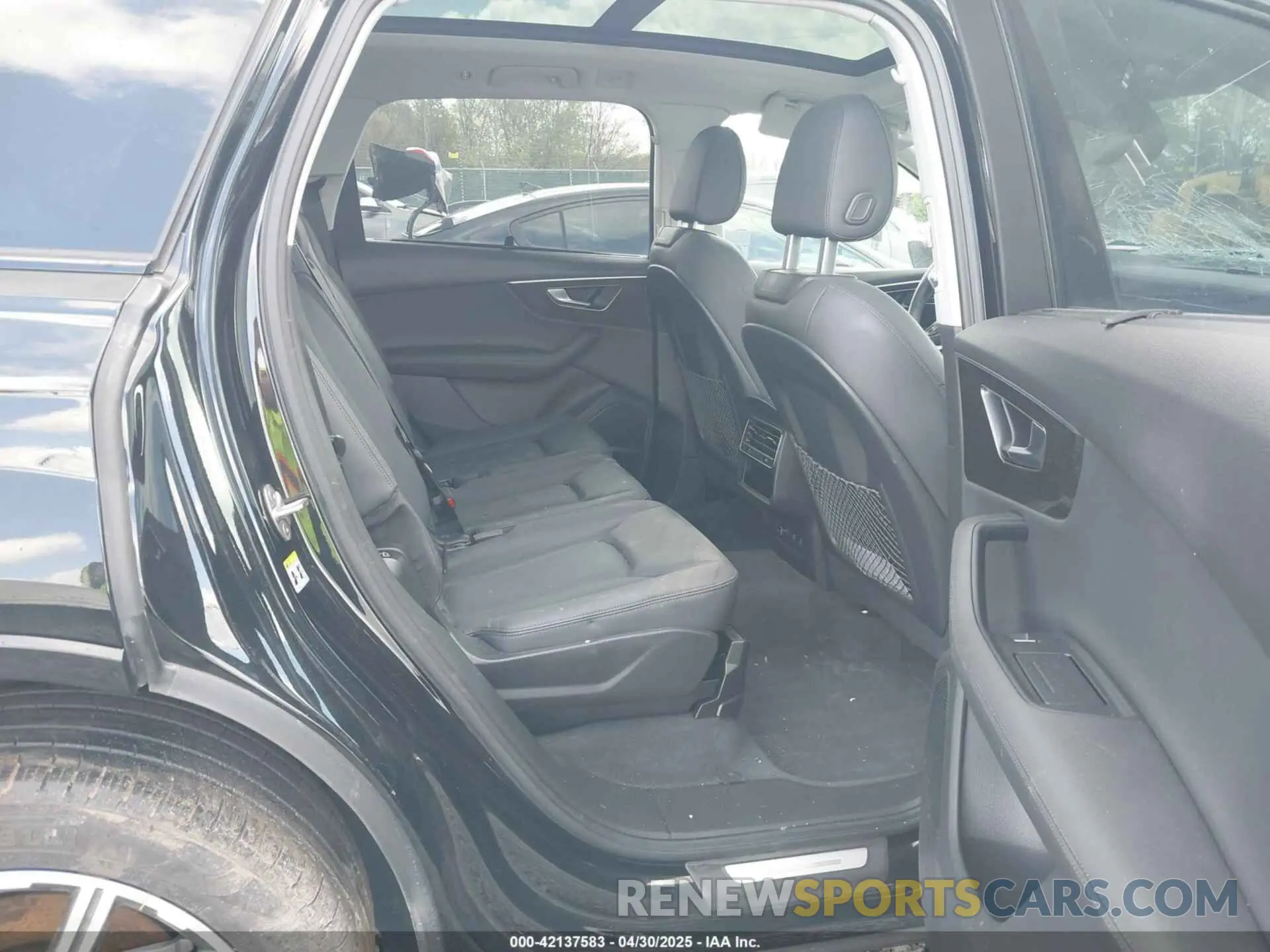 8 Photograph of a damaged car WA1LCBF7XPD007376 AUDI Q7 2023