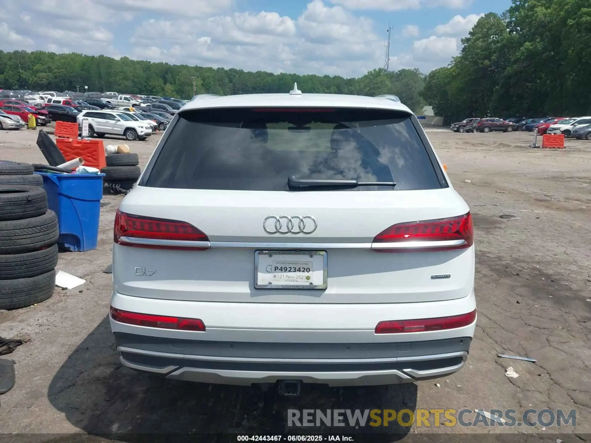 16 Photograph of a damaged car WA1LXBF70PD002269 AUDI Q7 2023