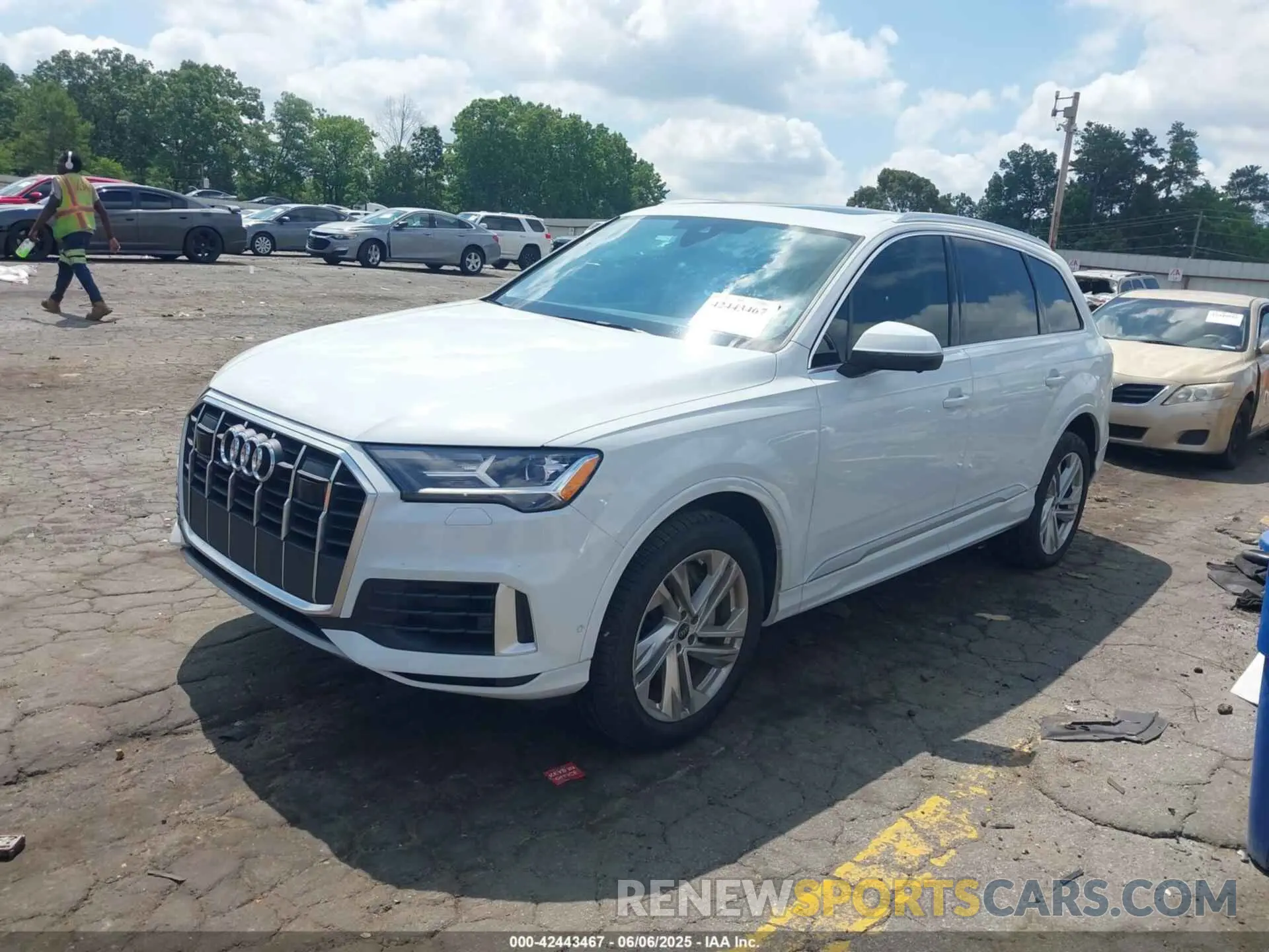 2 Photograph of a damaged car WA1LXBF70PD002269 AUDI Q7 2023
