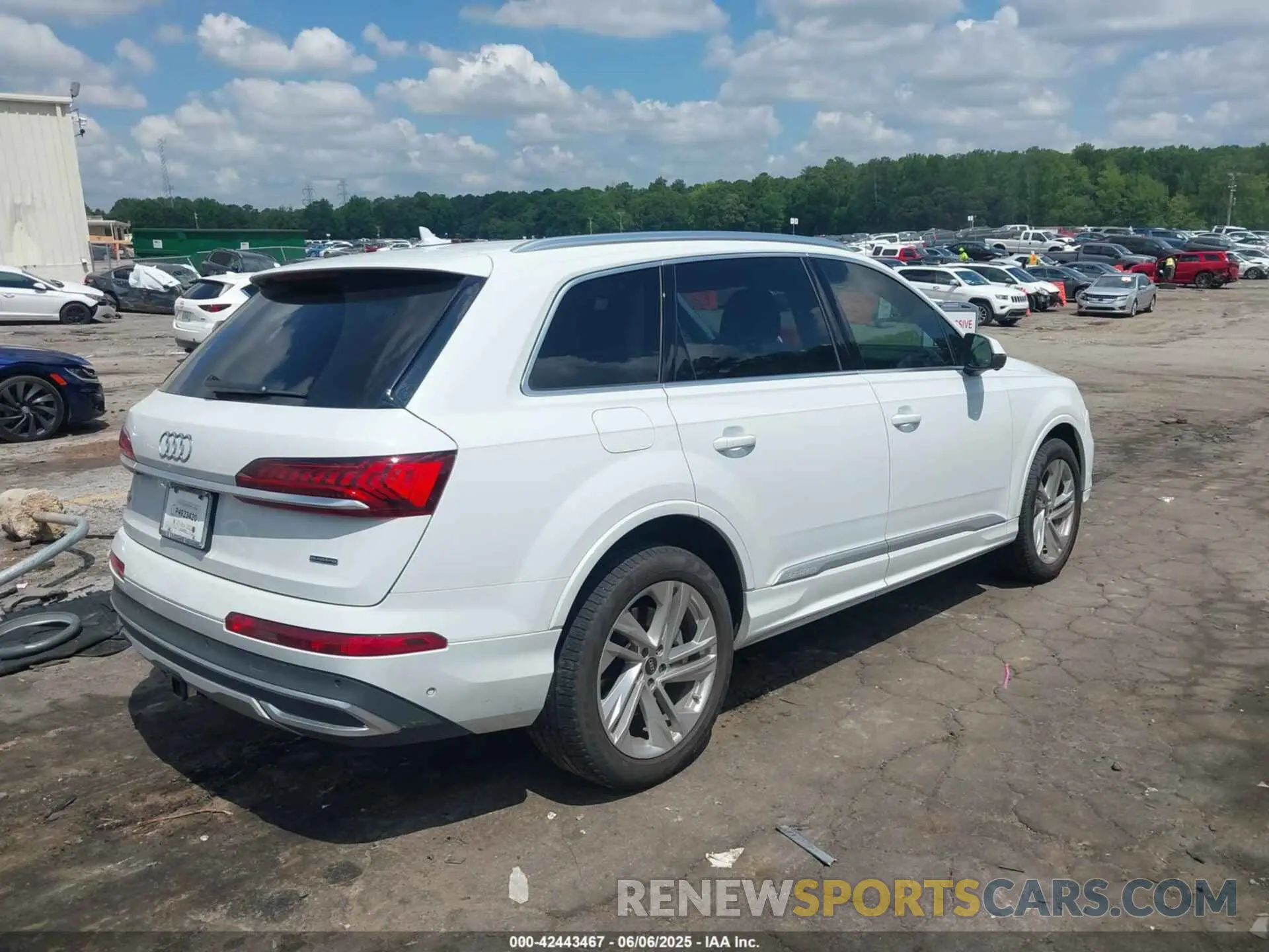 4 Photograph of a damaged car WA1LXBF70PD002269 AUDI Q7 2023