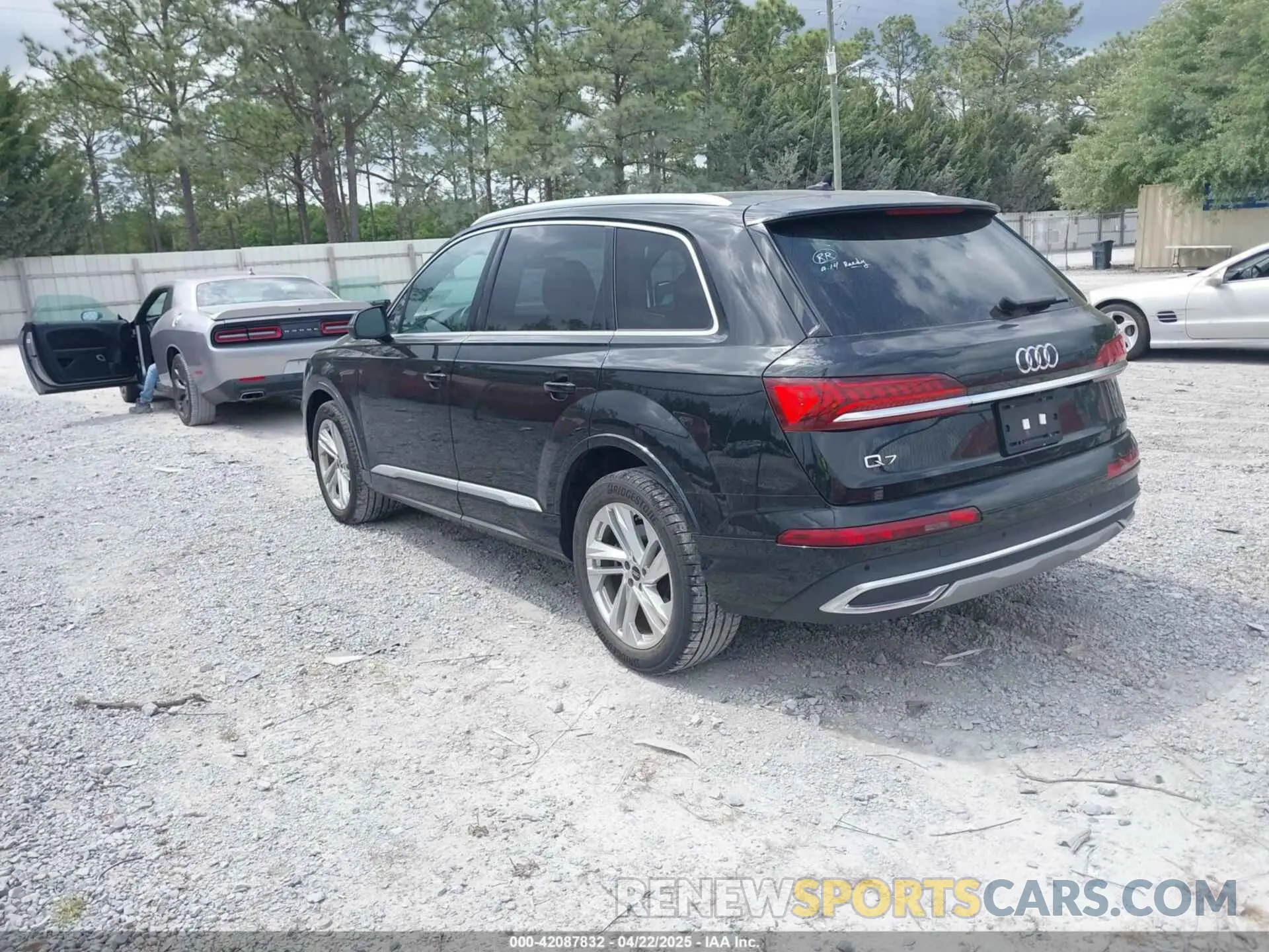 3 Фотография поврежденного автомобиля WA1LXBF70PD010789 AUDI Q7 2023