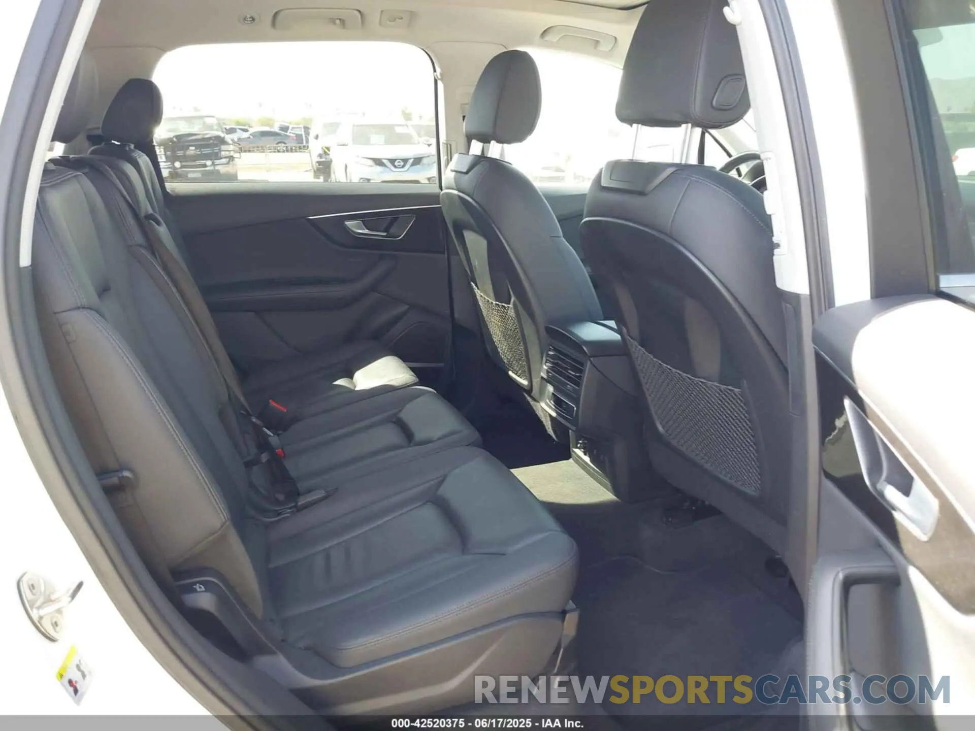 8 Фотография поврежденного автомобиля WA1LXBF71PD009599 AUDI Q7 2023