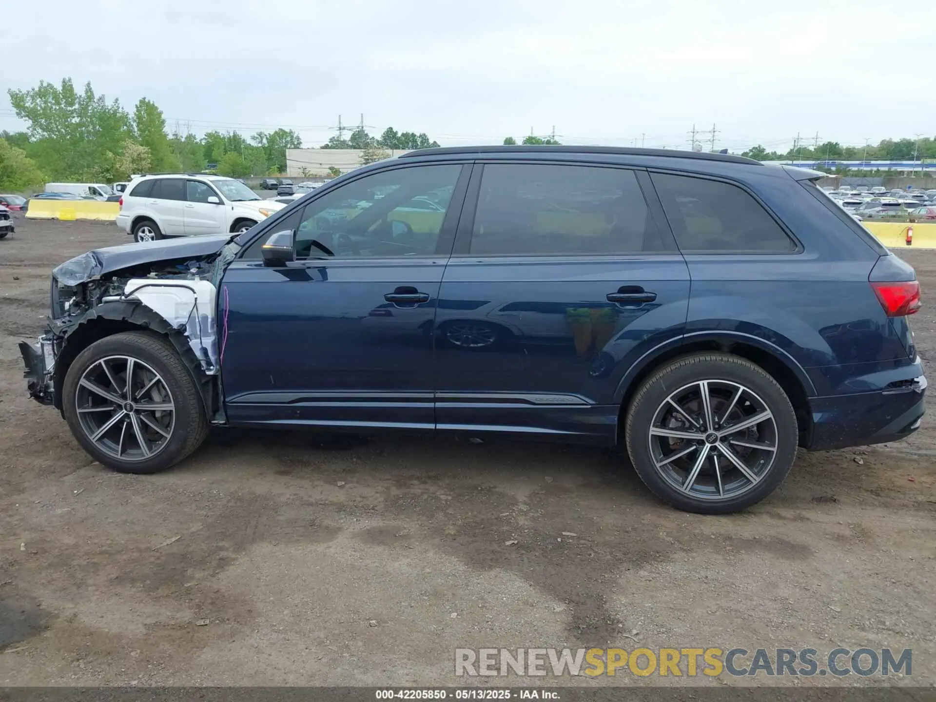 14 Photograph of a damaged car WA1LXBF77PD020848 AUDI Q7 2023