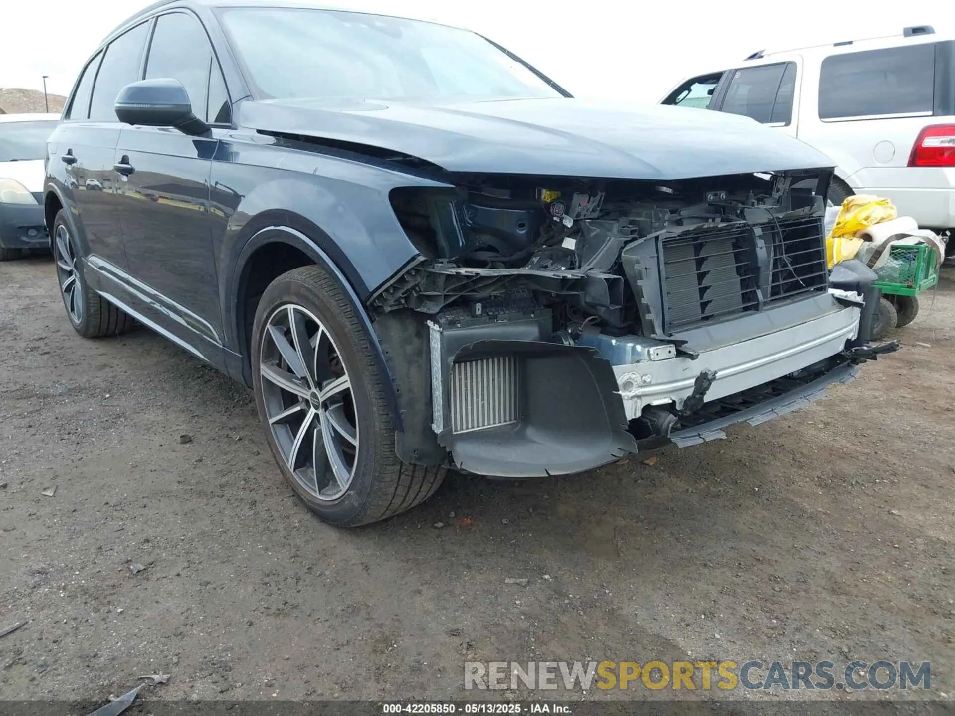 17 Photograph of a damaged car WA1LXBF77PD020848 AUDI Q7 2023
