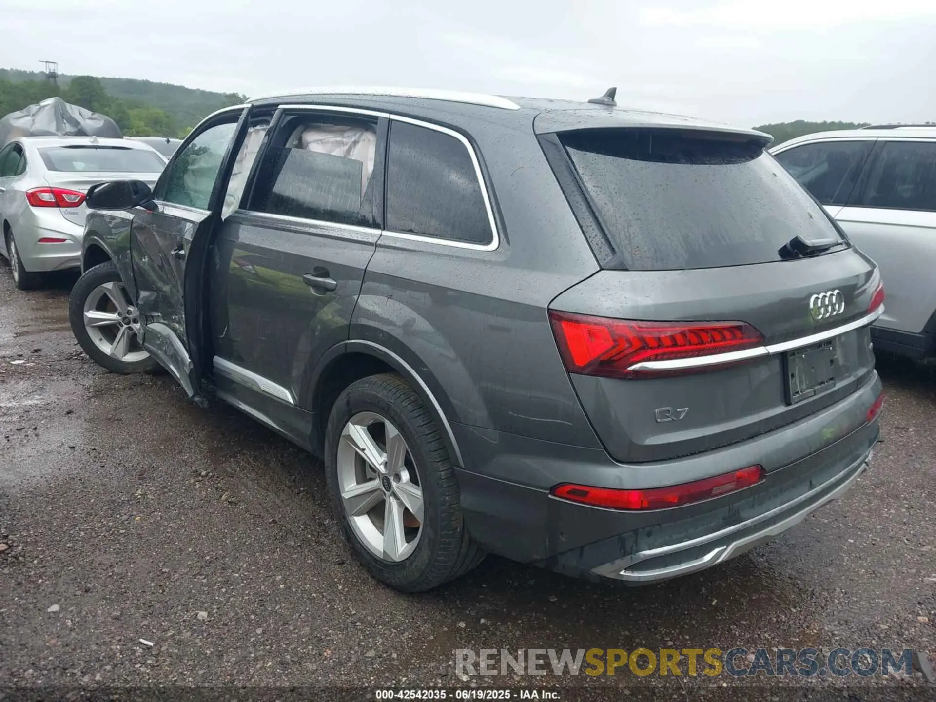 3 Photograph of a damaged car WA1LCBF72RD005639 AUDI Q7 2024