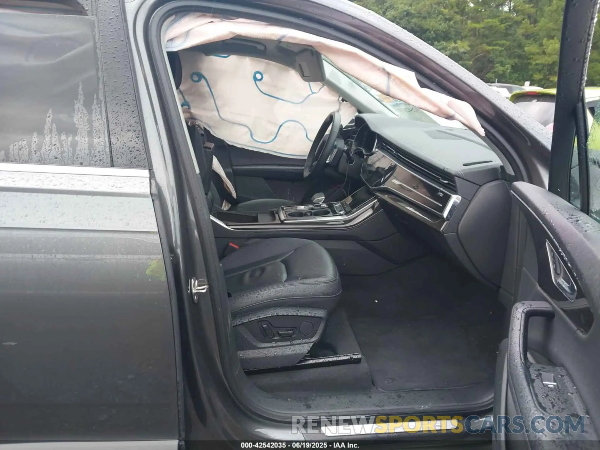 5 Photograph of a damaged car WA1LCBF72RD005639 AUDI Q7 2024