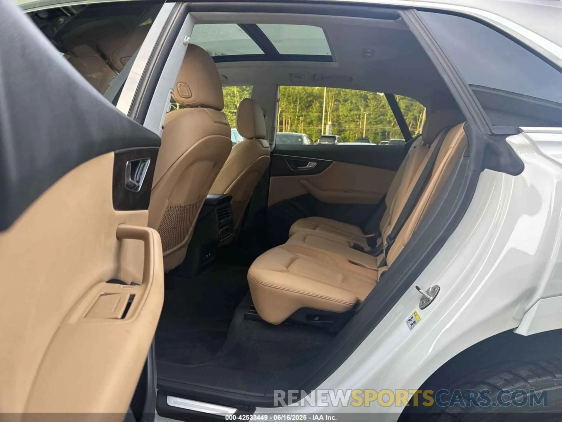 8 Фотография поврежденного автомобиля WA1AVAF12KD018856 AUDI Q8 2019