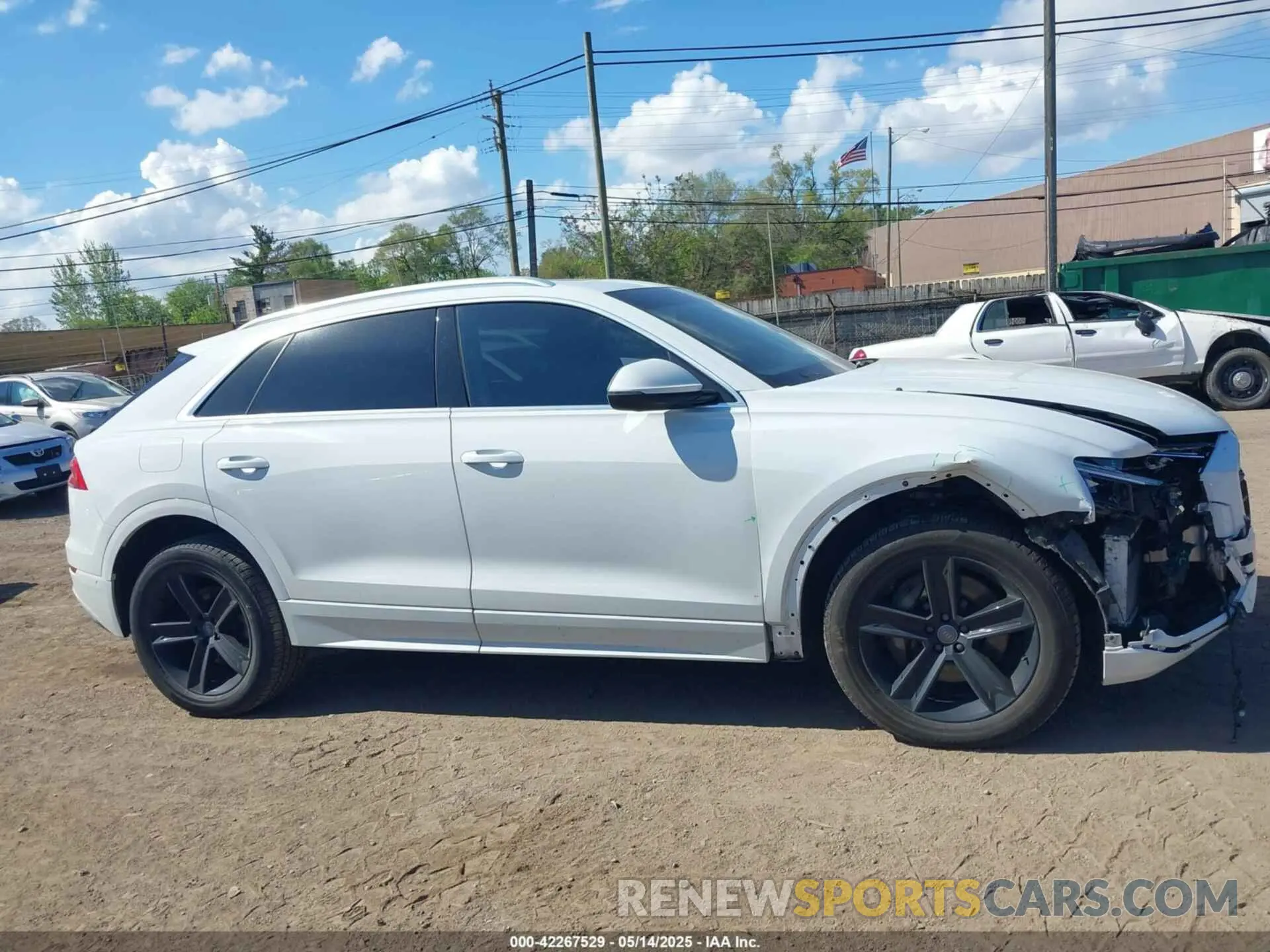13 Фотография поврежденного автомобиля WA1AVAF1XKD014411 AUDI Q8 2019