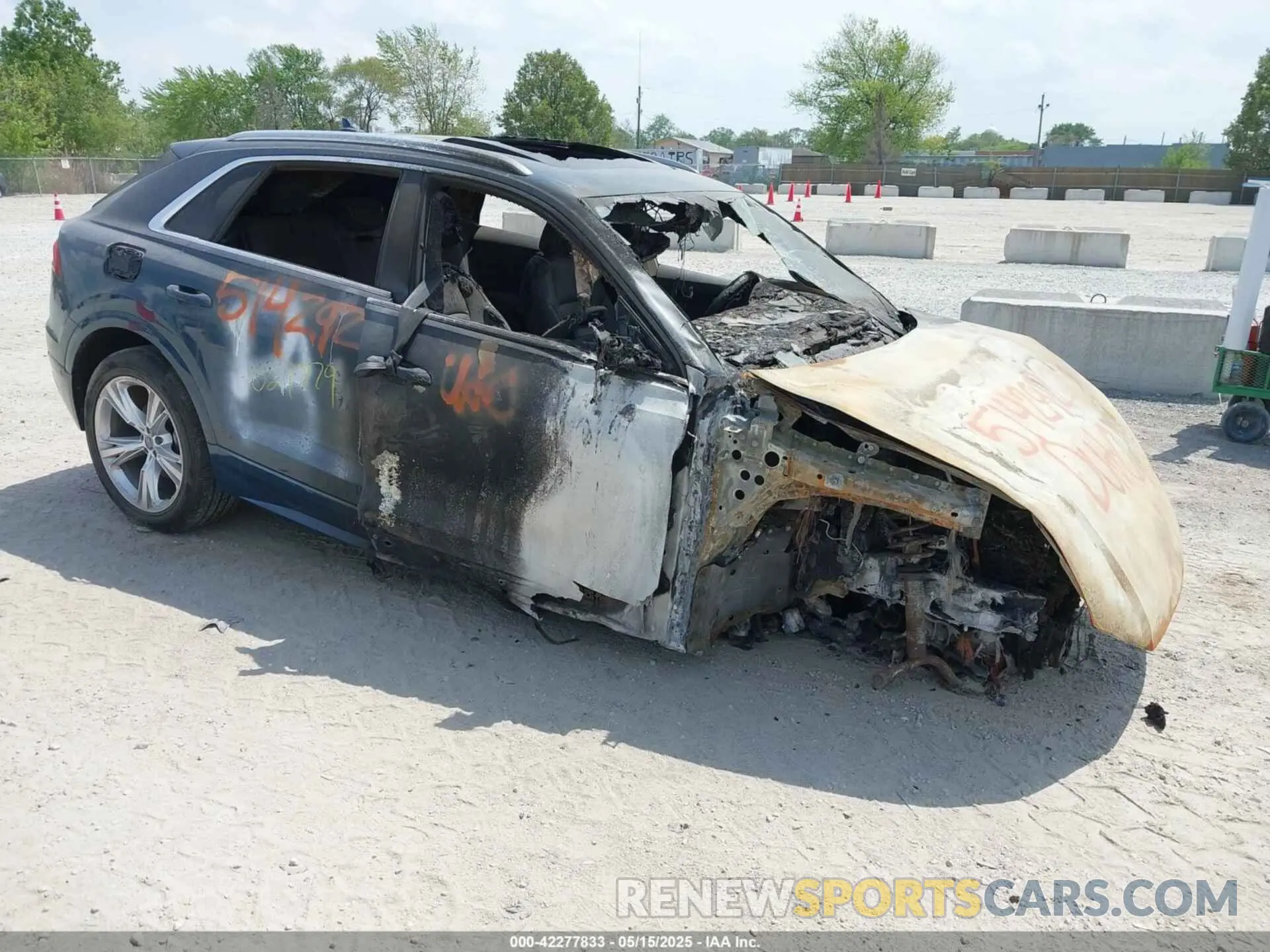 1 Photograph of a damaged car WA1BVAF1XKD011772 AUDI Q8 2019