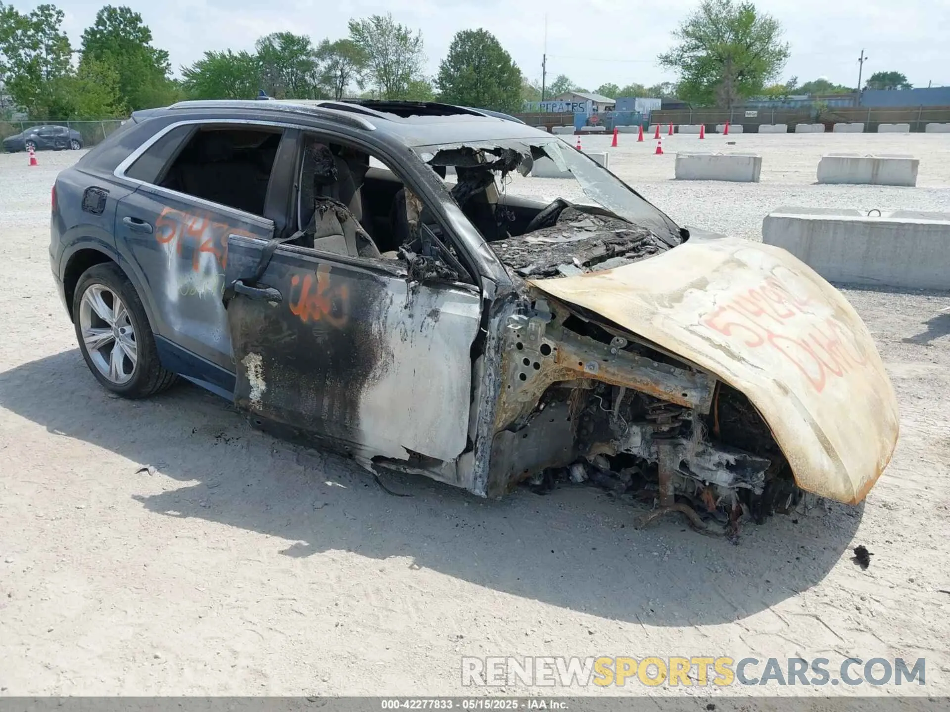3 Photograph of a damaged car WA1BVAF1XKD011772 AUDI Q8 2019