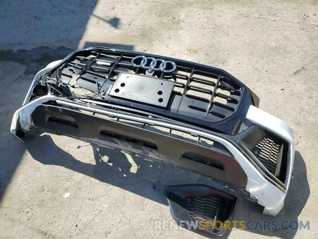 15 Photograph of a damaged car WA1EVAF17KD026744 AUDI Q8 2019
