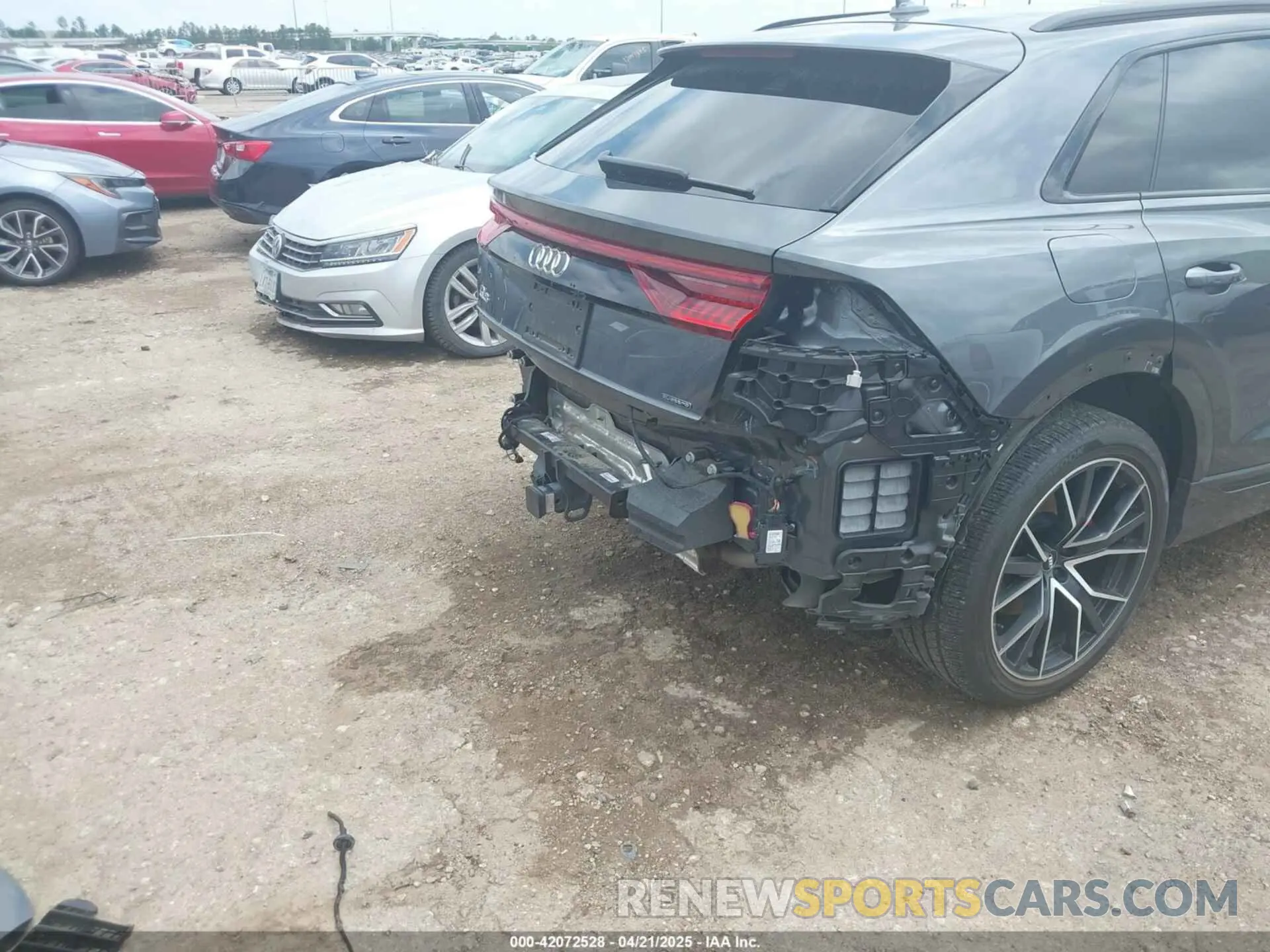 19 Фотография поврежденного автомобиля WA1EVAF15LD015114 AUDI Q8 2020
