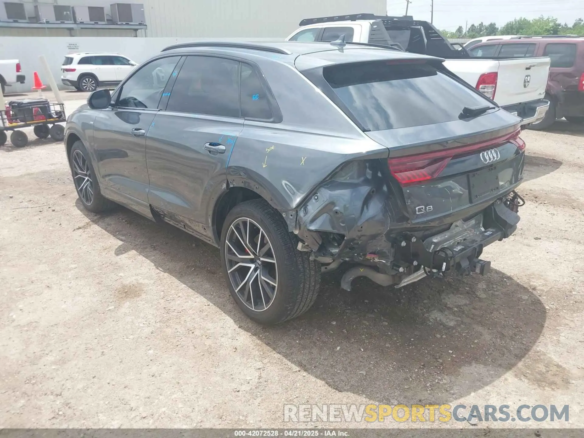 3 Фотография поврежденного автомобиля WA1EVAF15LD015114 AUDI Q8 2020