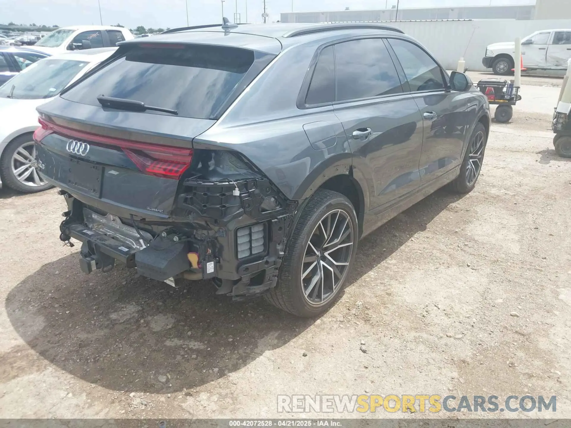 4 Фотография поврежденного автомобиля WA1EVAF15LD015114 AUDI Q8 2020