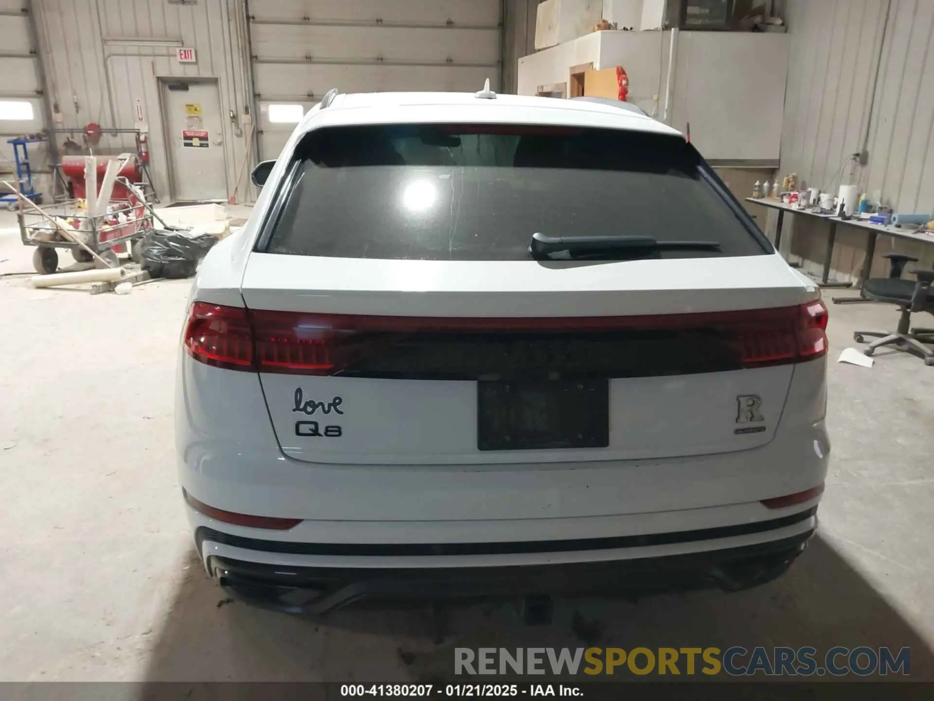 16 Photograph of a damaged car WA1EVAF11MD013975 AUDI Q8 2021