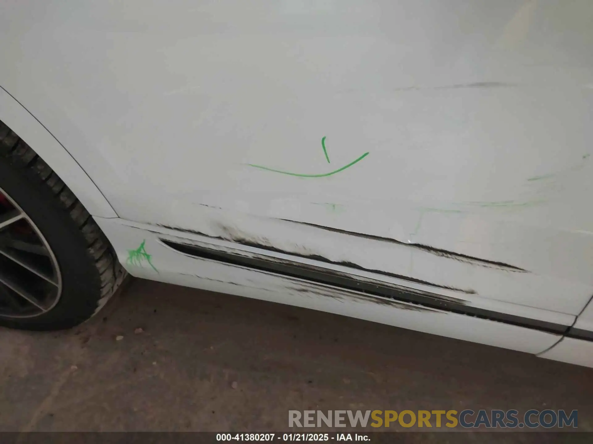 18 Photograph of a damaged car WA1EVAF11MD013975 AUDI Q8 2021