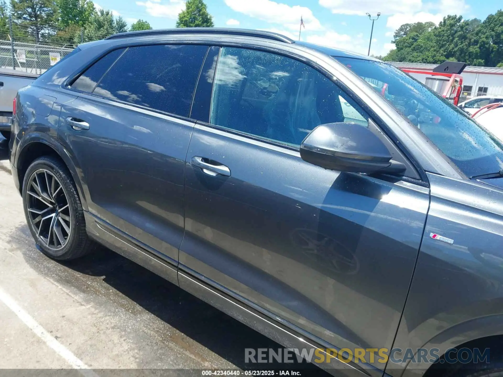 13 Фотография поврежденного автомобиля WA1EVAF12MD006405 AUDI Q8 2021