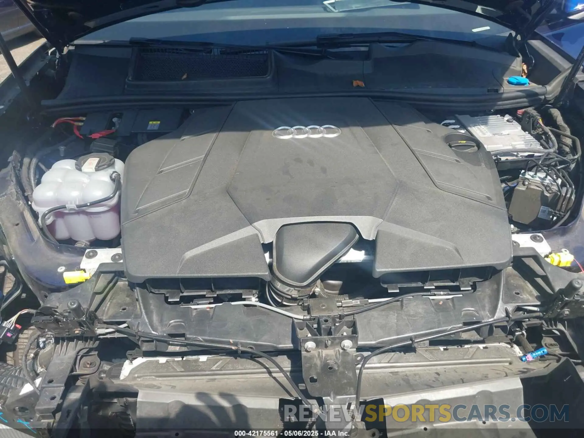 10 Photograph of a damaged car WA1EVAF12MD032292 AUDI Q8 2021
