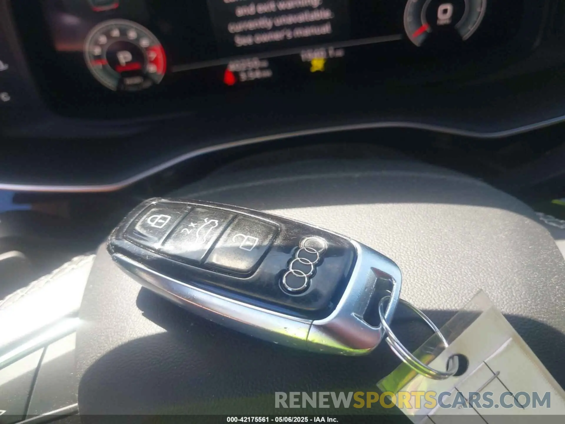 11 Photograph of a damaged car WA1EVAF12MD032292 AUDI Q8 2021