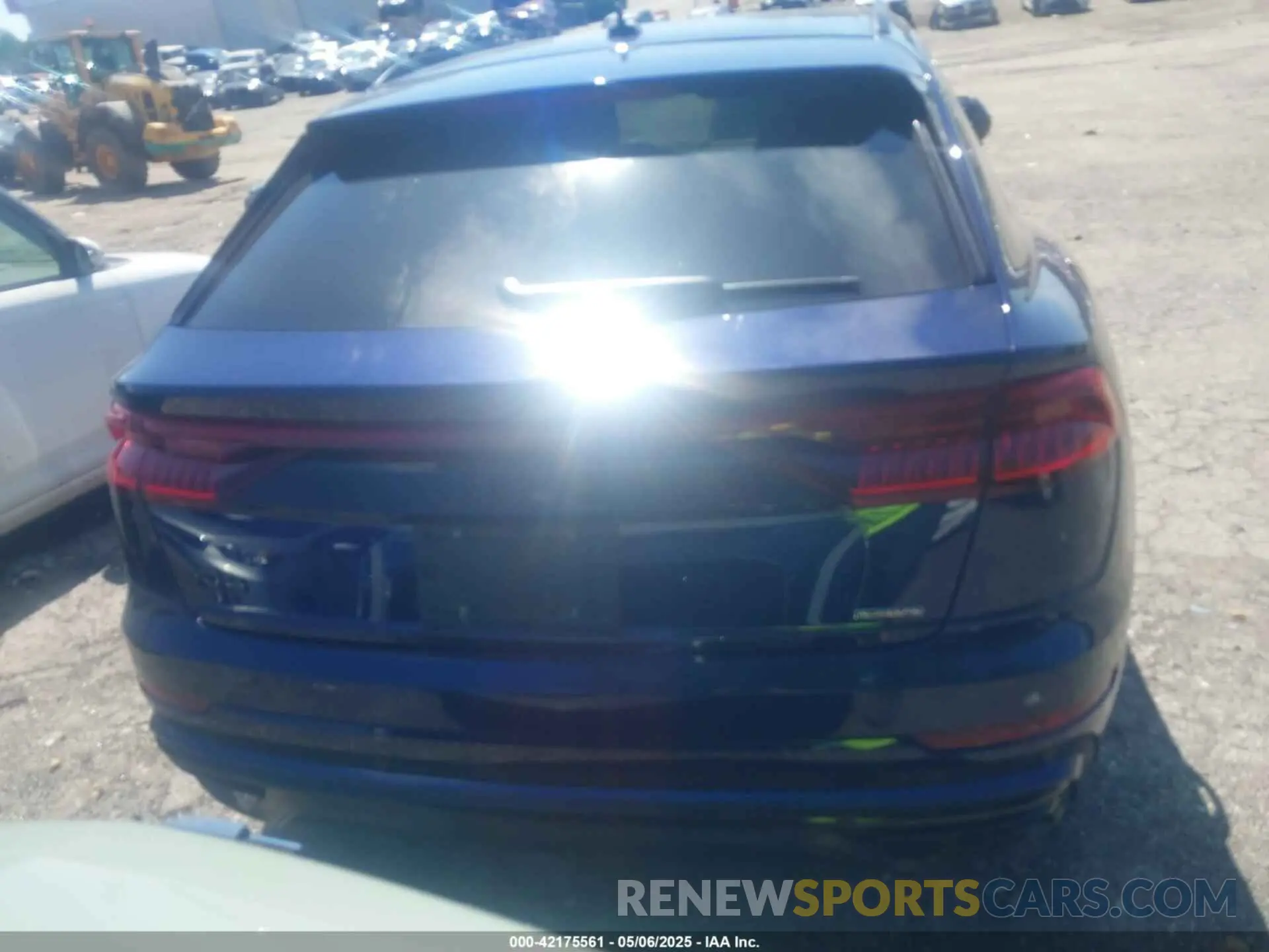 16 Photograph of a damaged car WA1EVAF12MD032292 AUDI Q8 2021