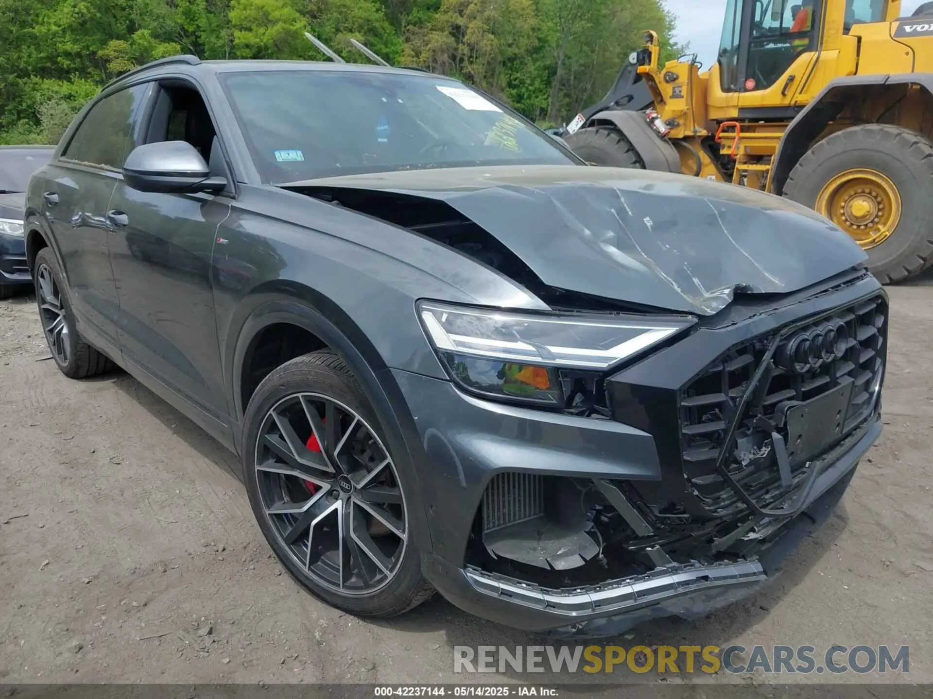 1 Photograph of a damaged car WA1EVAF14MD036327 AUDI Q8 2021