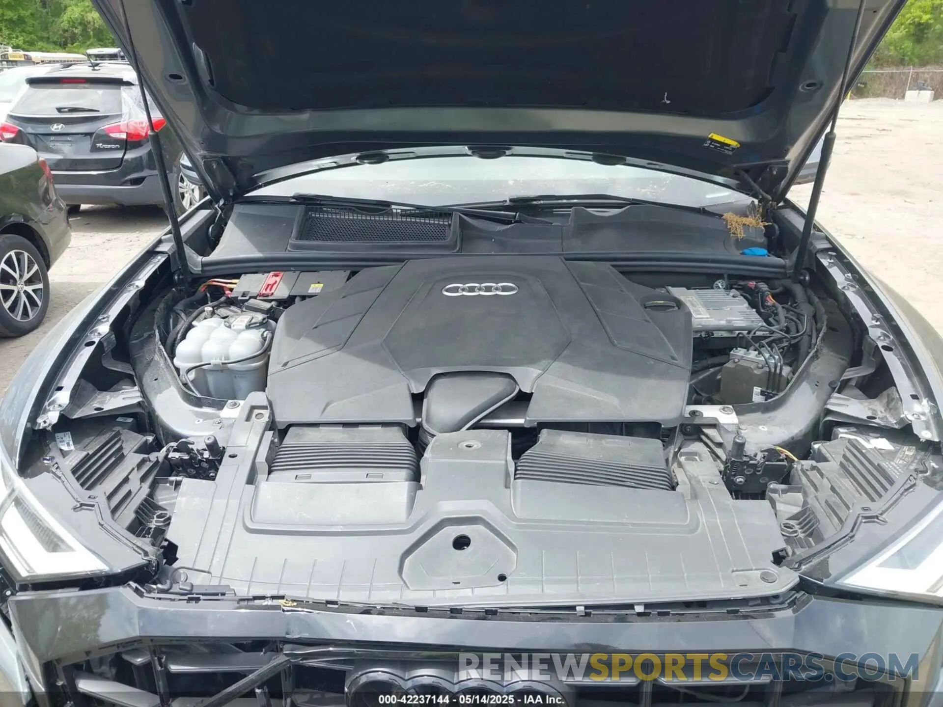 10 Photograph of a damaged car WA1EVAF14MD036327 AUDI Q8 2021