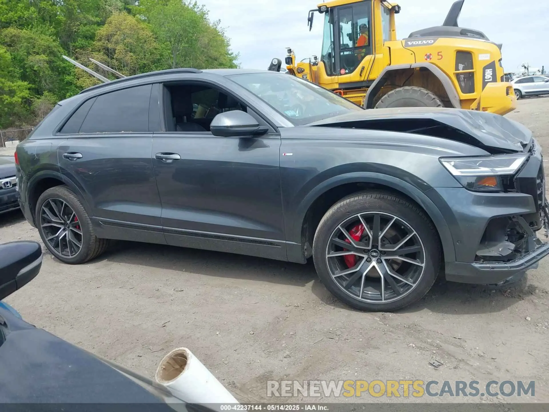 13 Photograph of a damaged car WA1EVAF14MD036327 AUDI Q8 2021