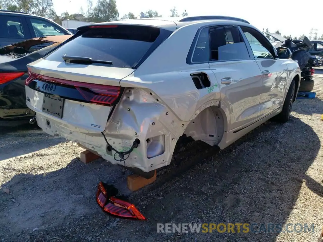 4 Photograph of a damaged car WA1EVBF10ND007141 AUDI Q8 2022