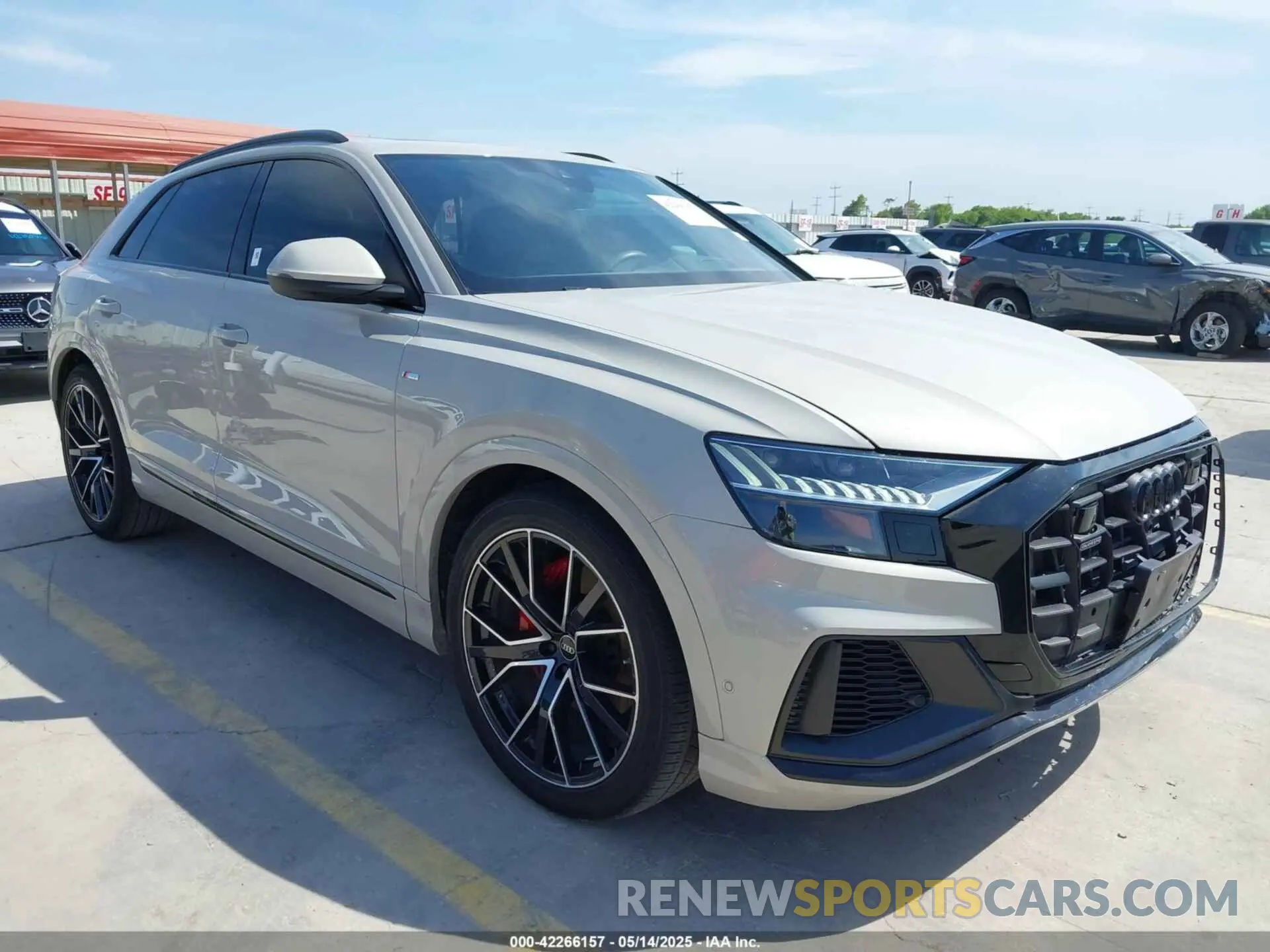 1 Фотография поврежденного автомобиля WA1FVBF19ND026016 AUDI Q8 2022