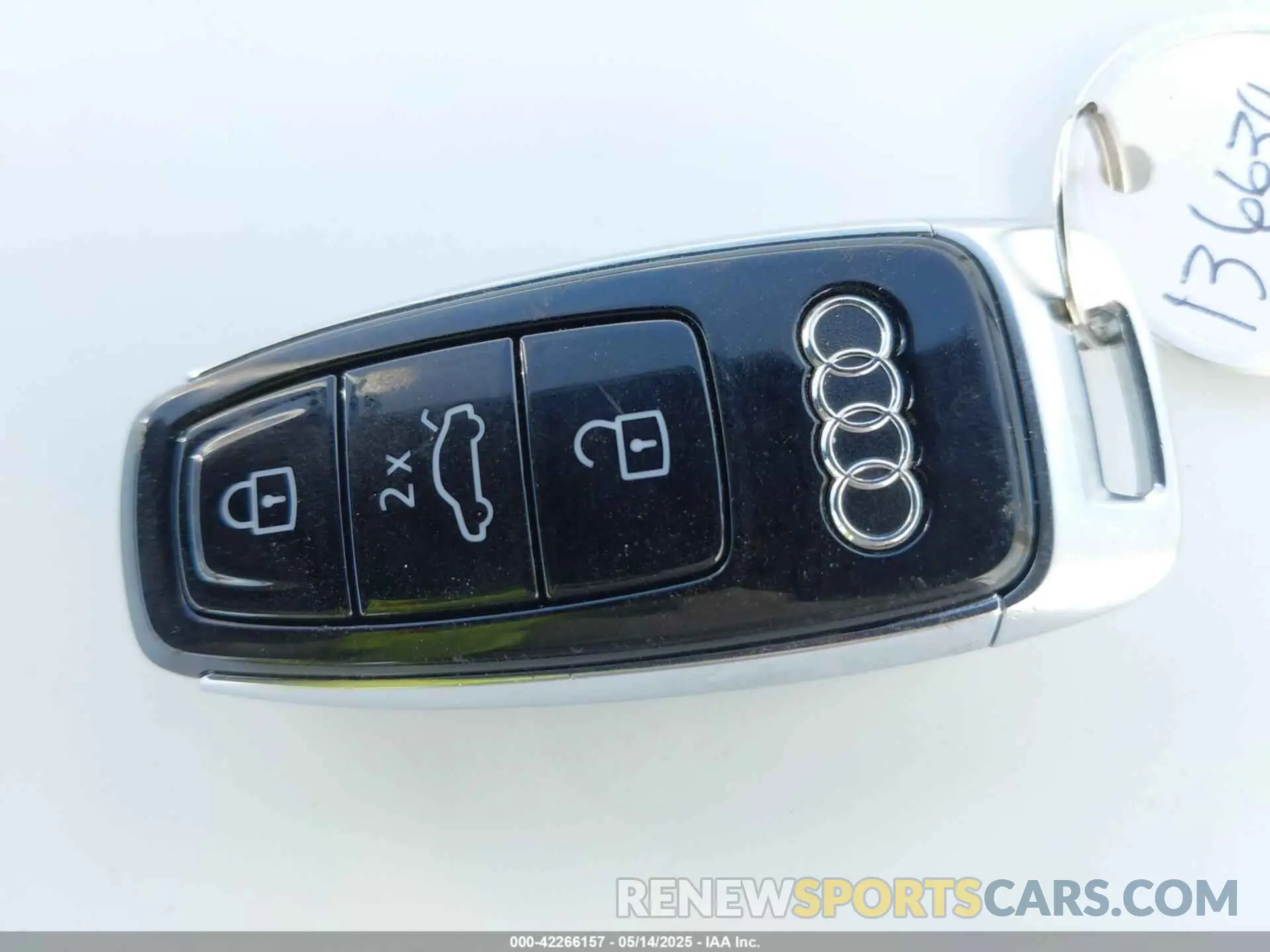 11 Фотография поврежденного автомобиля WA1FVBF19ND026016 AUDI Q8 2022
