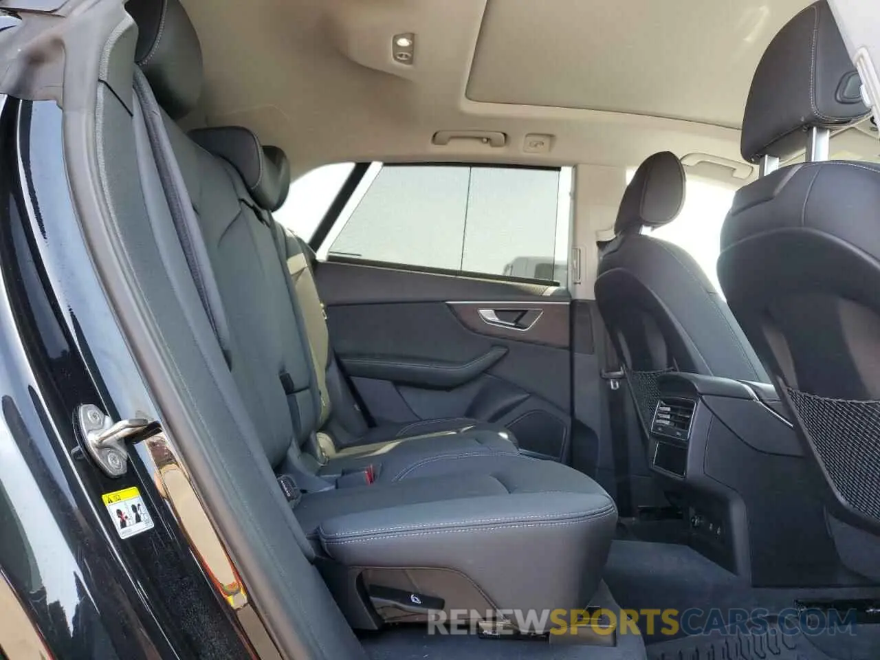 11 Photograph of a damaged car WA1FVBF19ND032284 AUDI Q8 2022